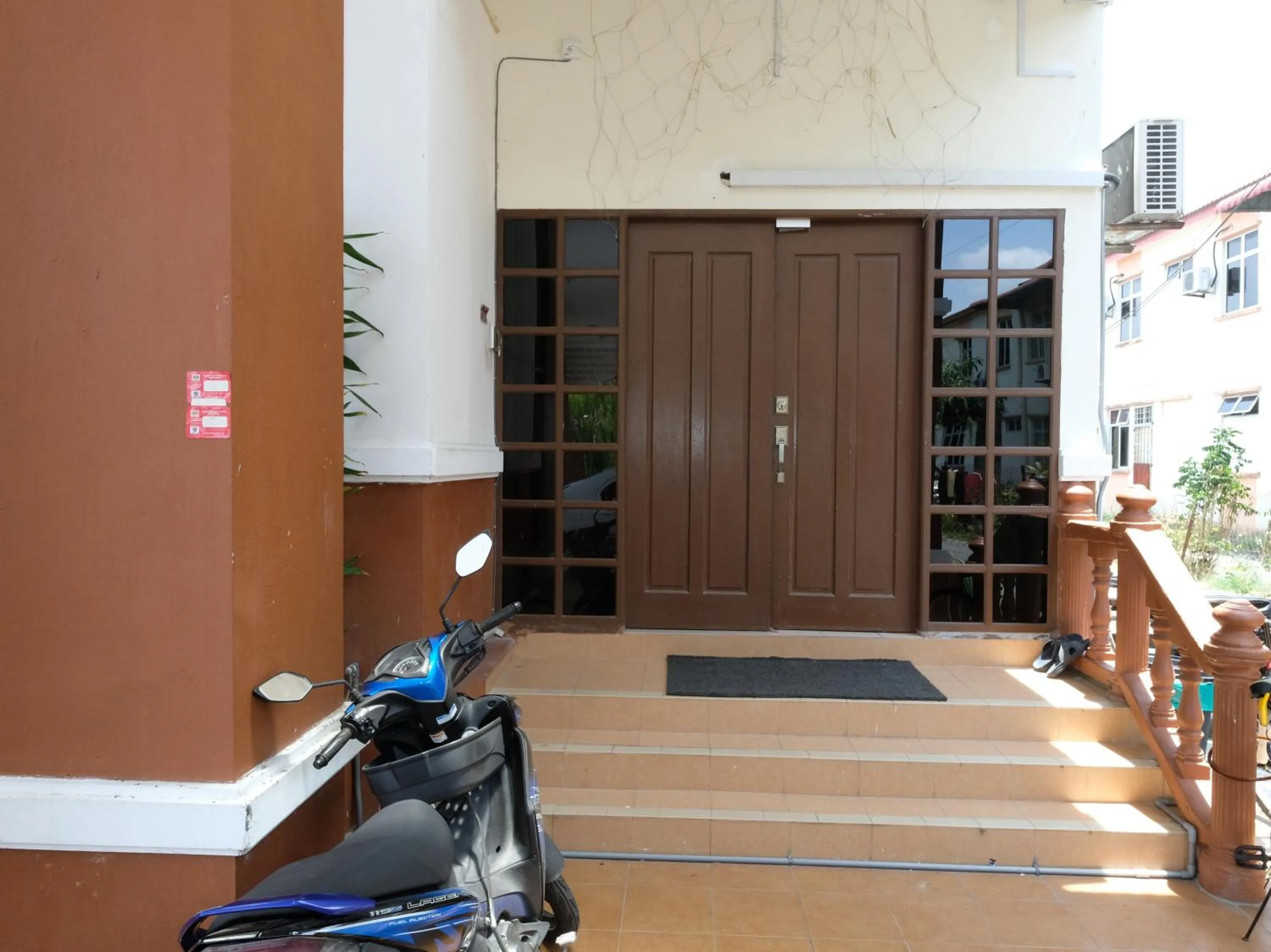 Facade/entrance in OYO 905 Hotel De'light Villa