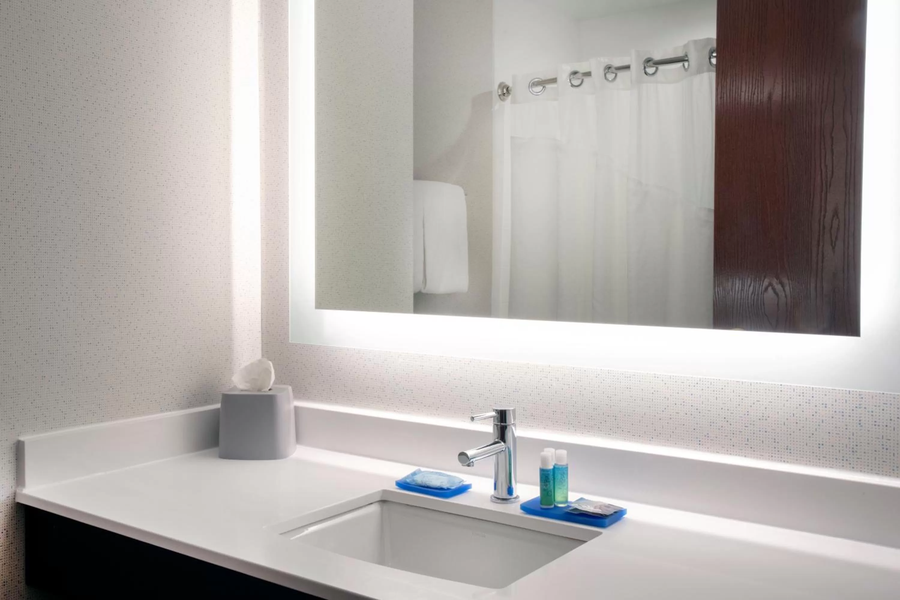 Photo of the whole room in Holiday Inn Express Hotel & Suites Chester by IHG