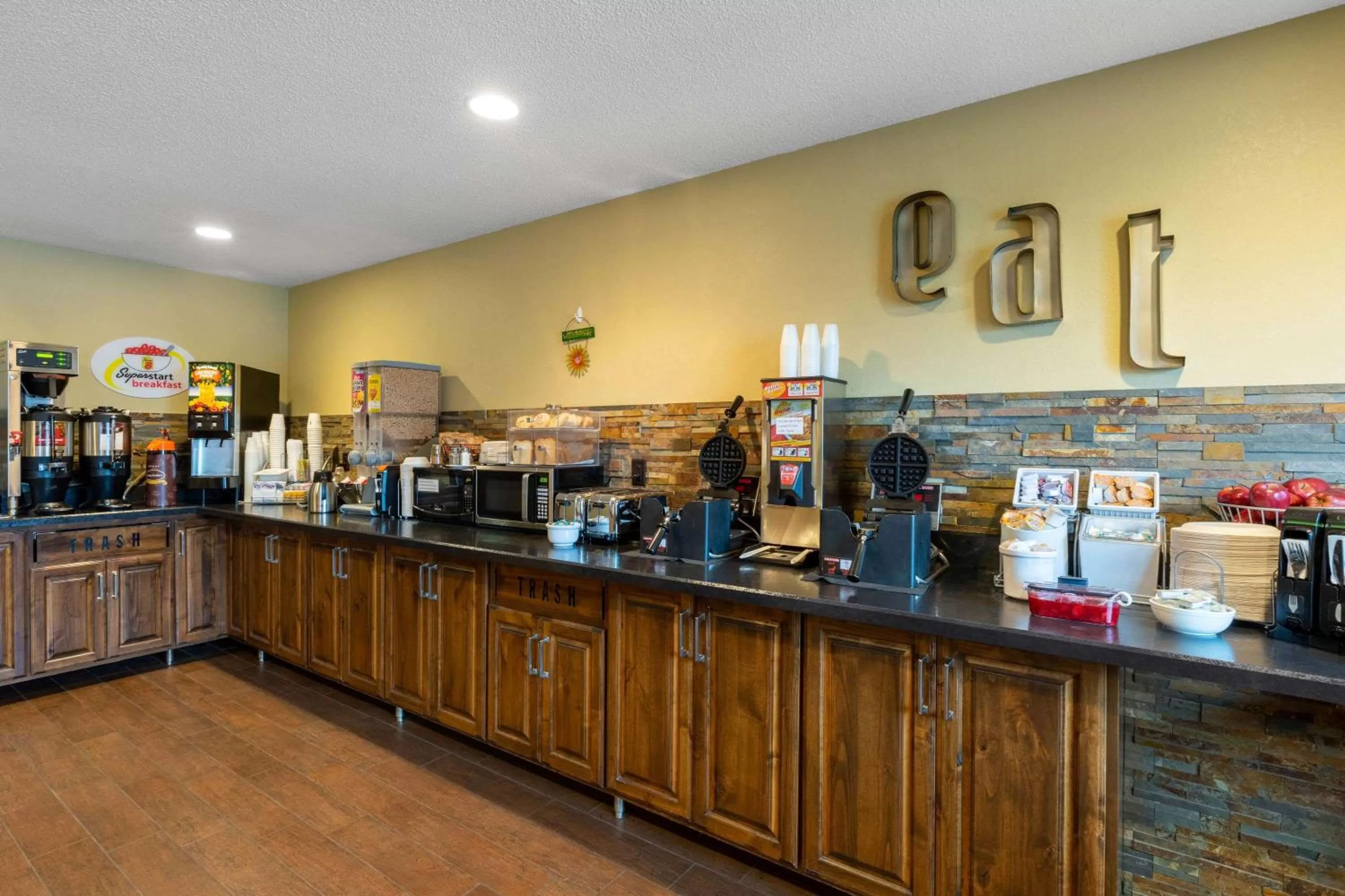 Restaurant/places to eat in Super 8 by Wyndham Bemidji MN