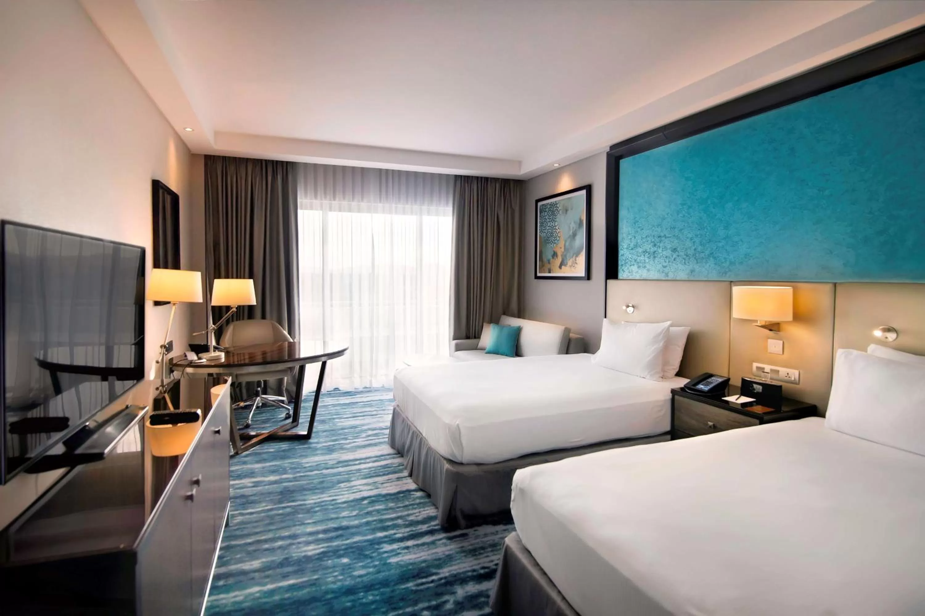 TV and multimedia, Bed in Radisson Blu Hotel & Resort, Al Ain