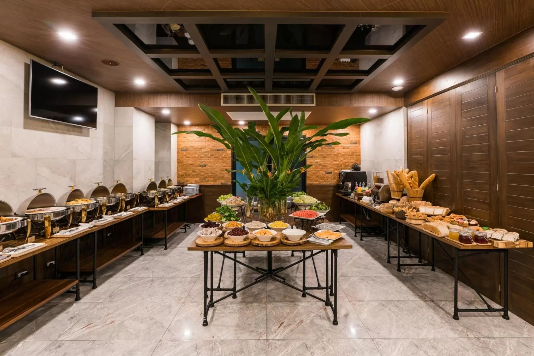 Food and drinks in Acqua Hotel