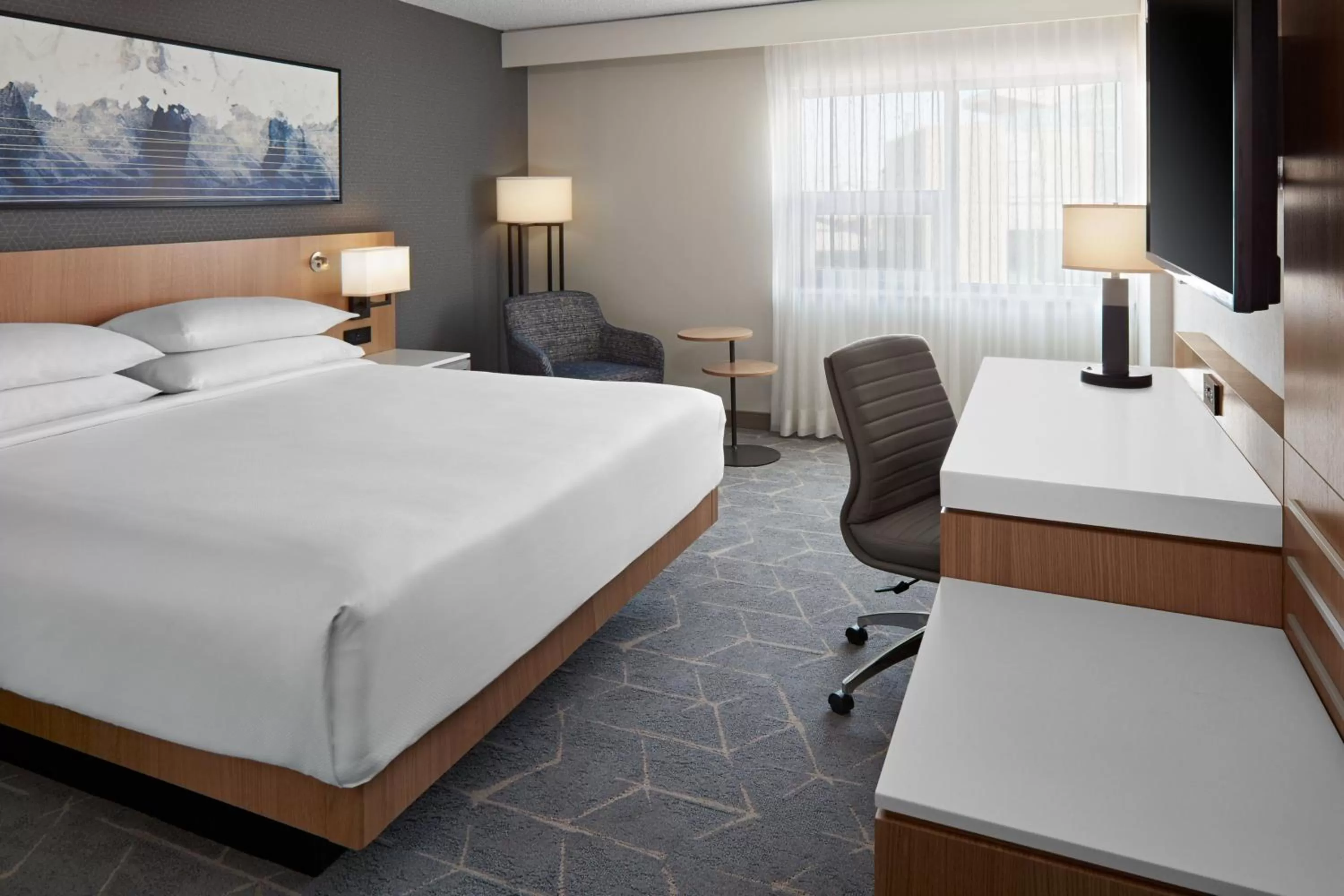 Photo of the whole room, Bed in Delta Hotels Calgary Airport In-Terminal