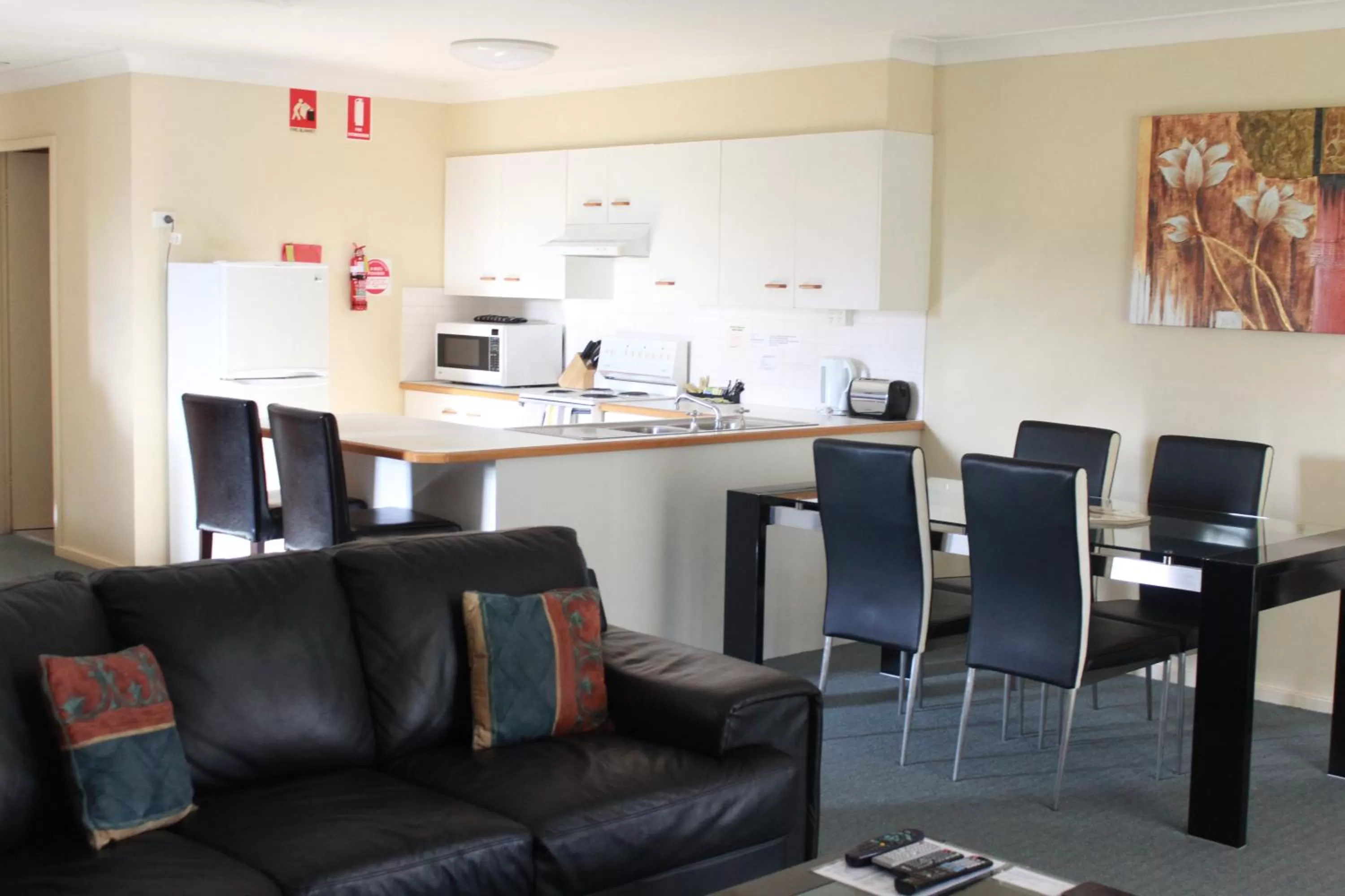 Dining area in Mid City Motor Inn Singleton
