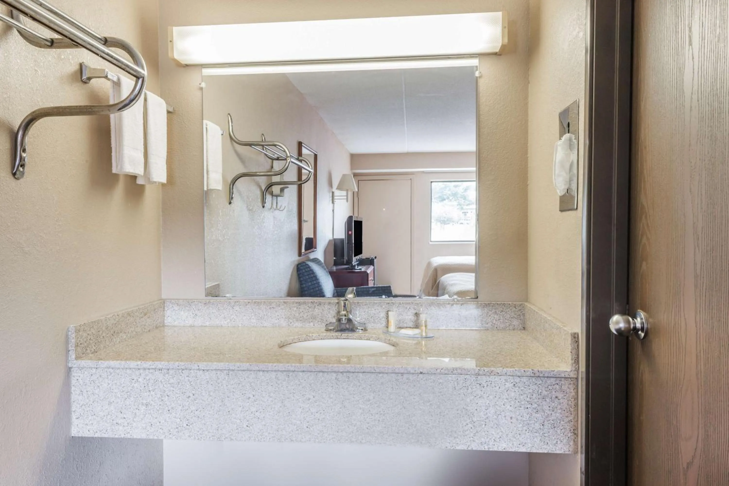 Photo of the whole room in Days Inn by Wyndham Pittsburgh-Harmarville