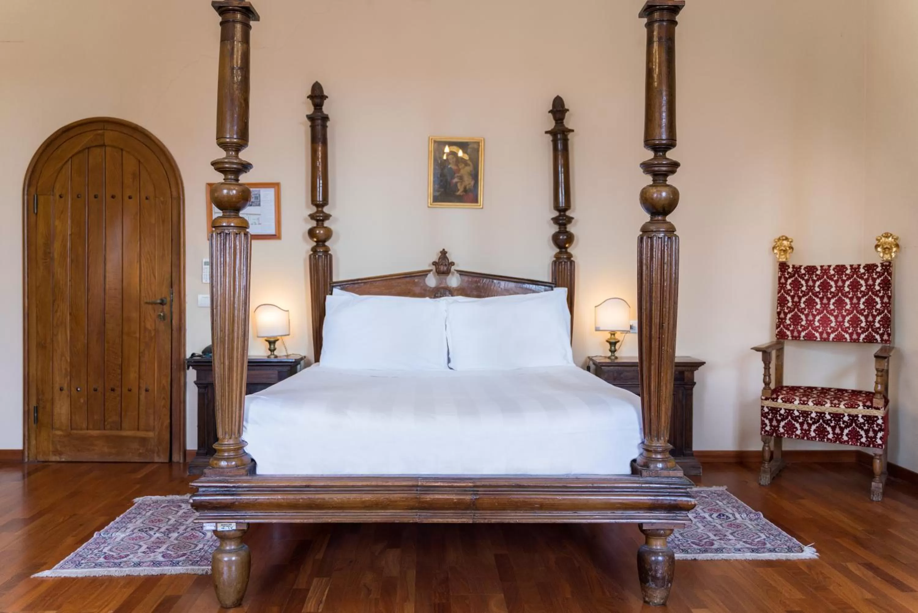 Bed in Certosa di Pontignano Residenza d'Epoca - Place of Charme