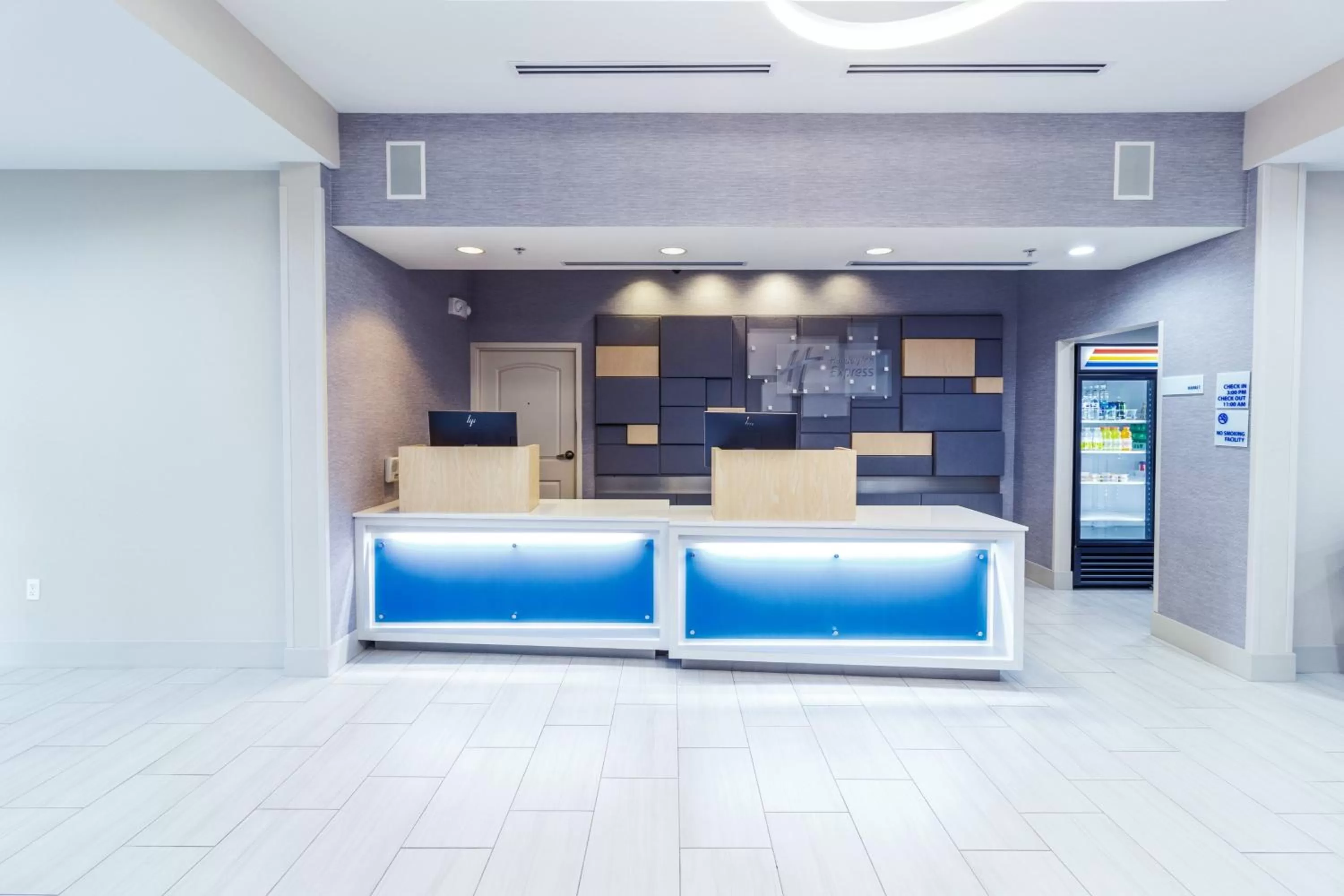 Lobby or reception in Holiday Inn Express Hotel & Suites Crestview South I-10 by IHG