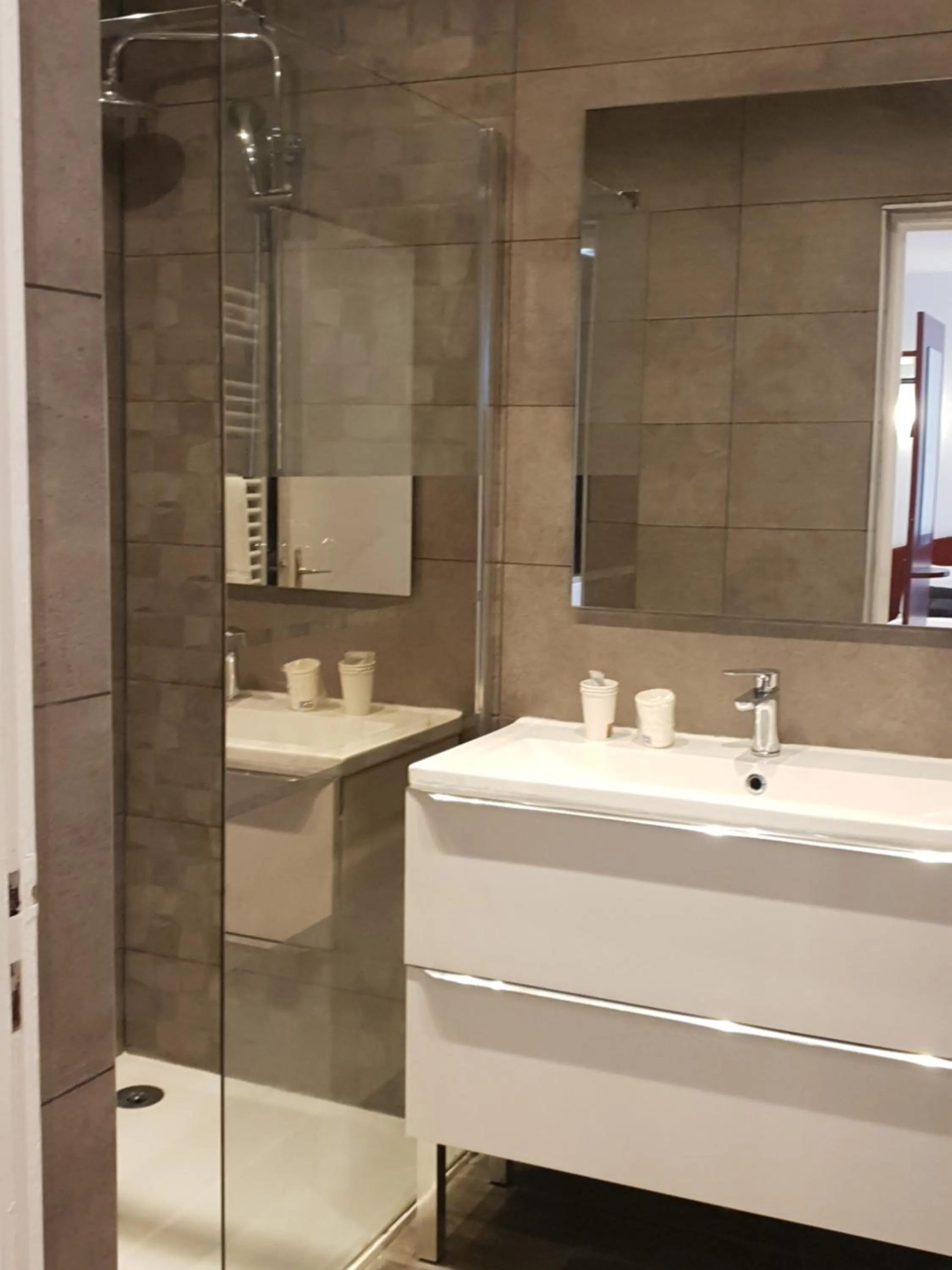 Le Clémenceau Hôtel et Appart'hôtel & Restaurant "Gare Sncf" centre ville