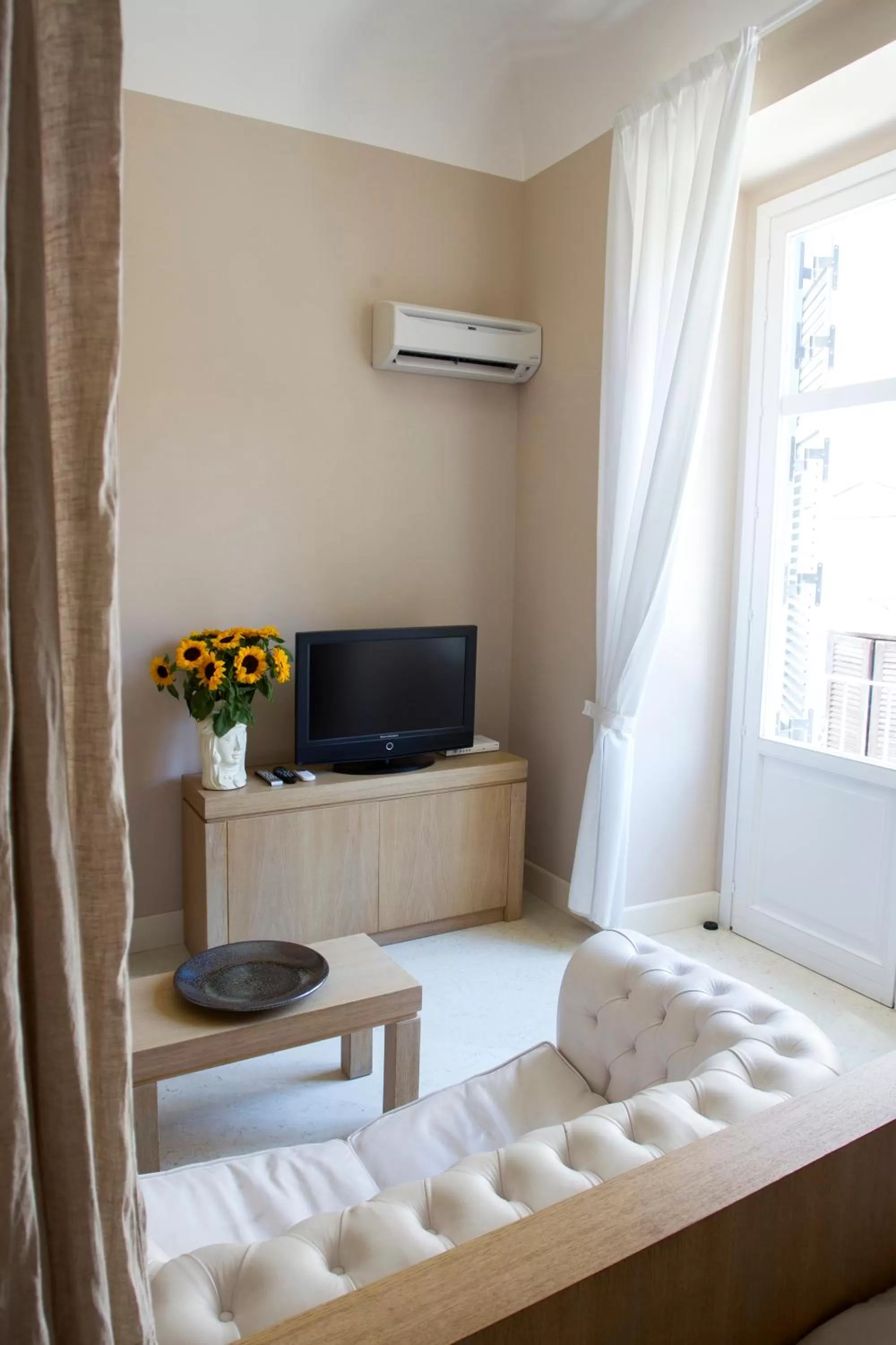 Living room, Bed in Palazzo Brunaccini Boutique Hotel