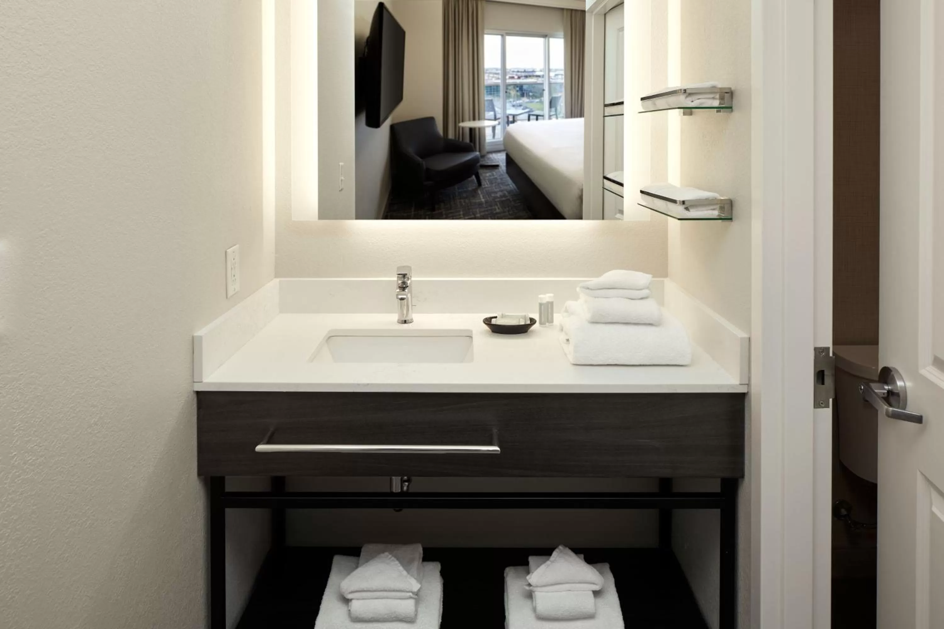 Bathroom in Residence Inn by Marriott Montreal Airport