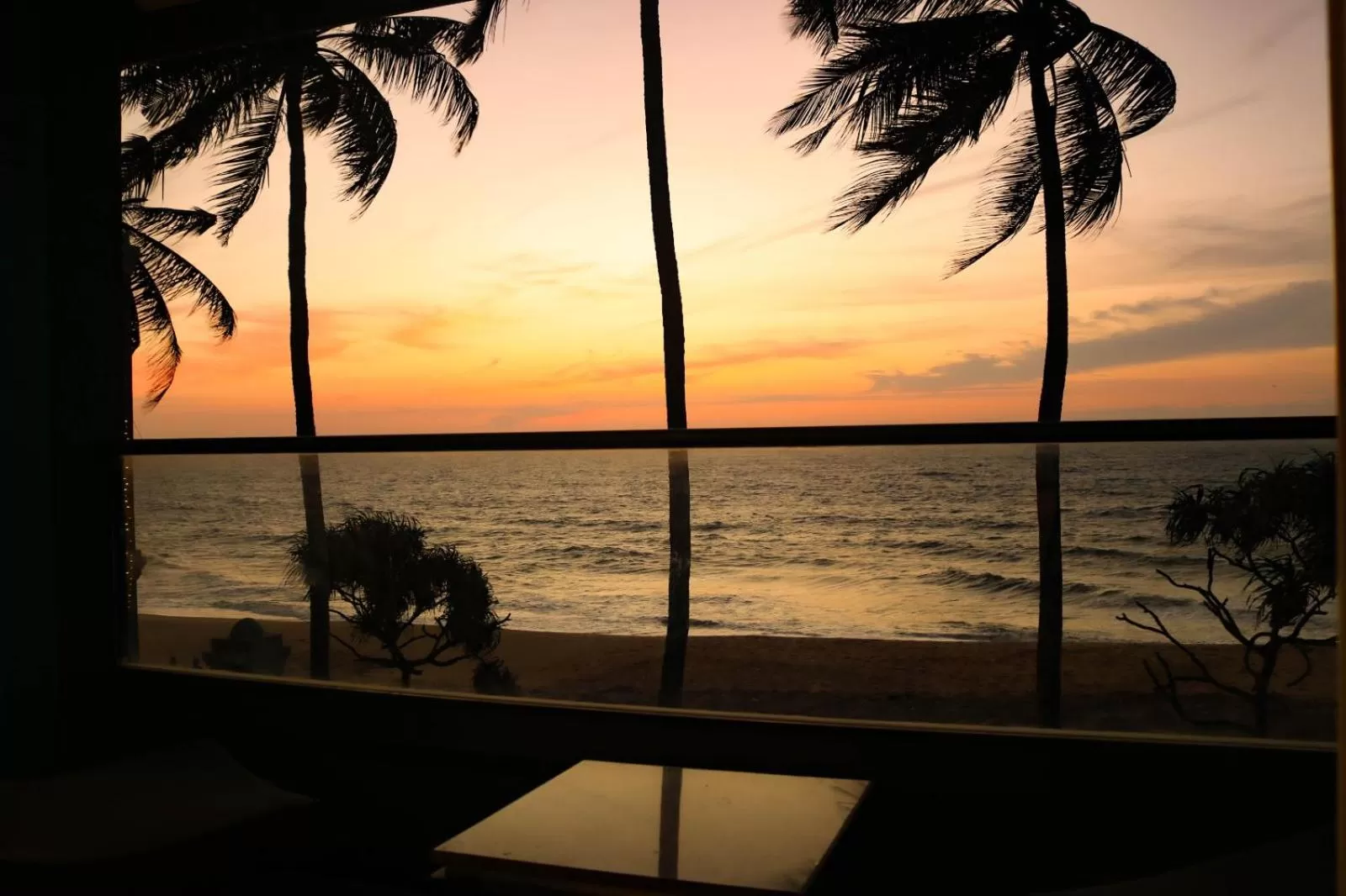 Earl's Regent Negombo "Golden Shore at Your Door - Find Your Dream Stay"