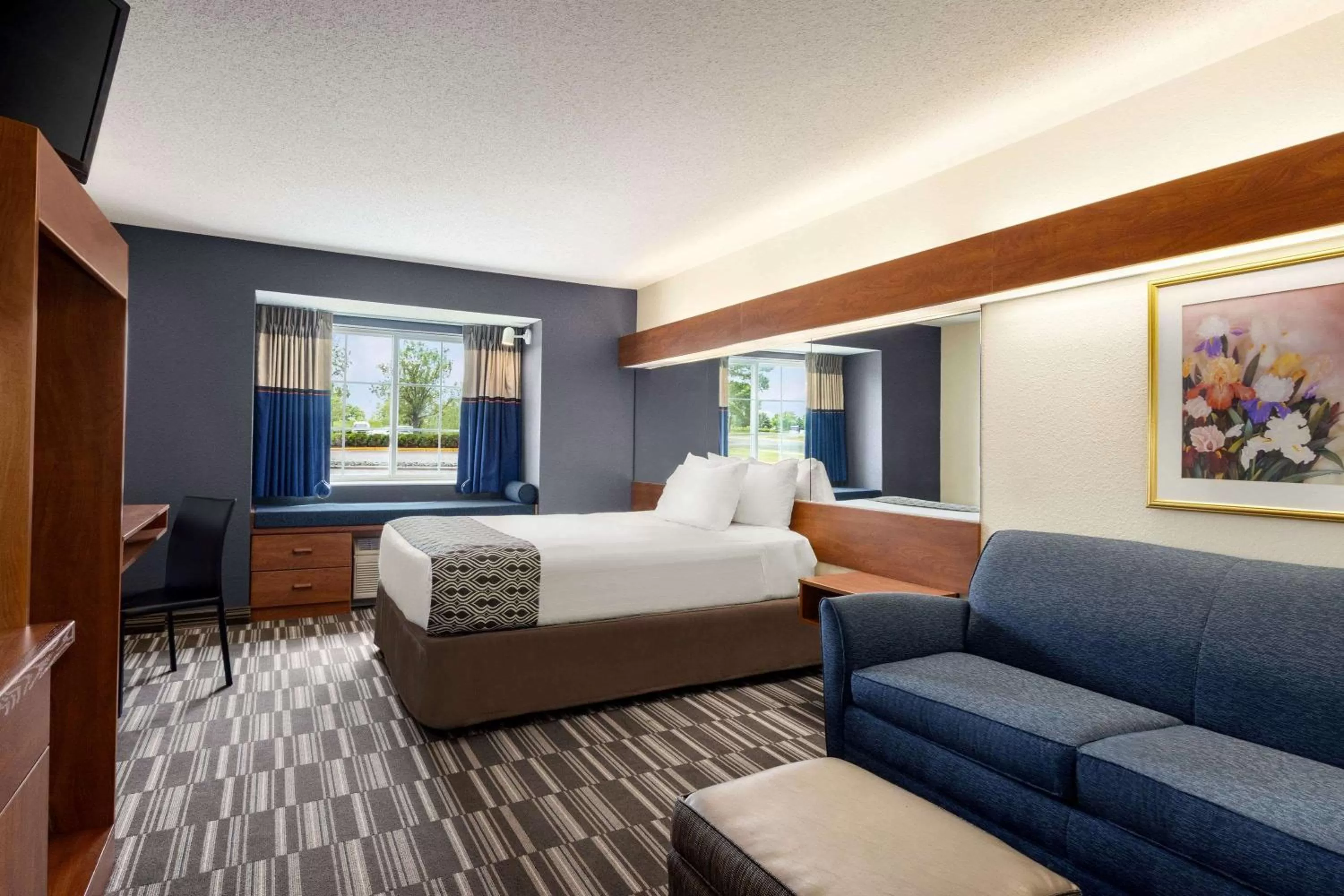 Photo of the whole room, Bed in Microtel Inn and Suites - Inver Grove Heights
