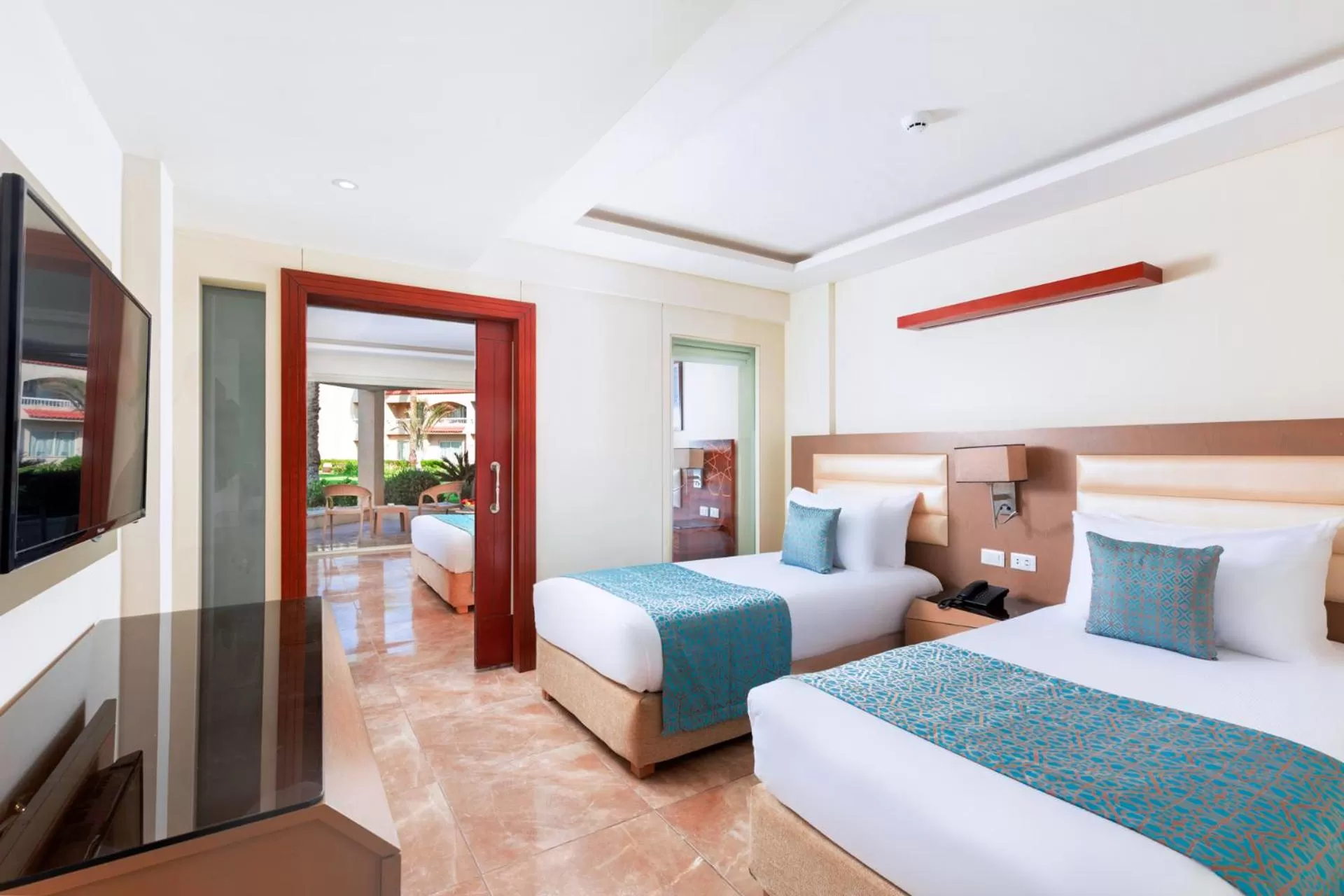 Bedroom, Bed in Beach Albatros Aqua Park - Hurghada