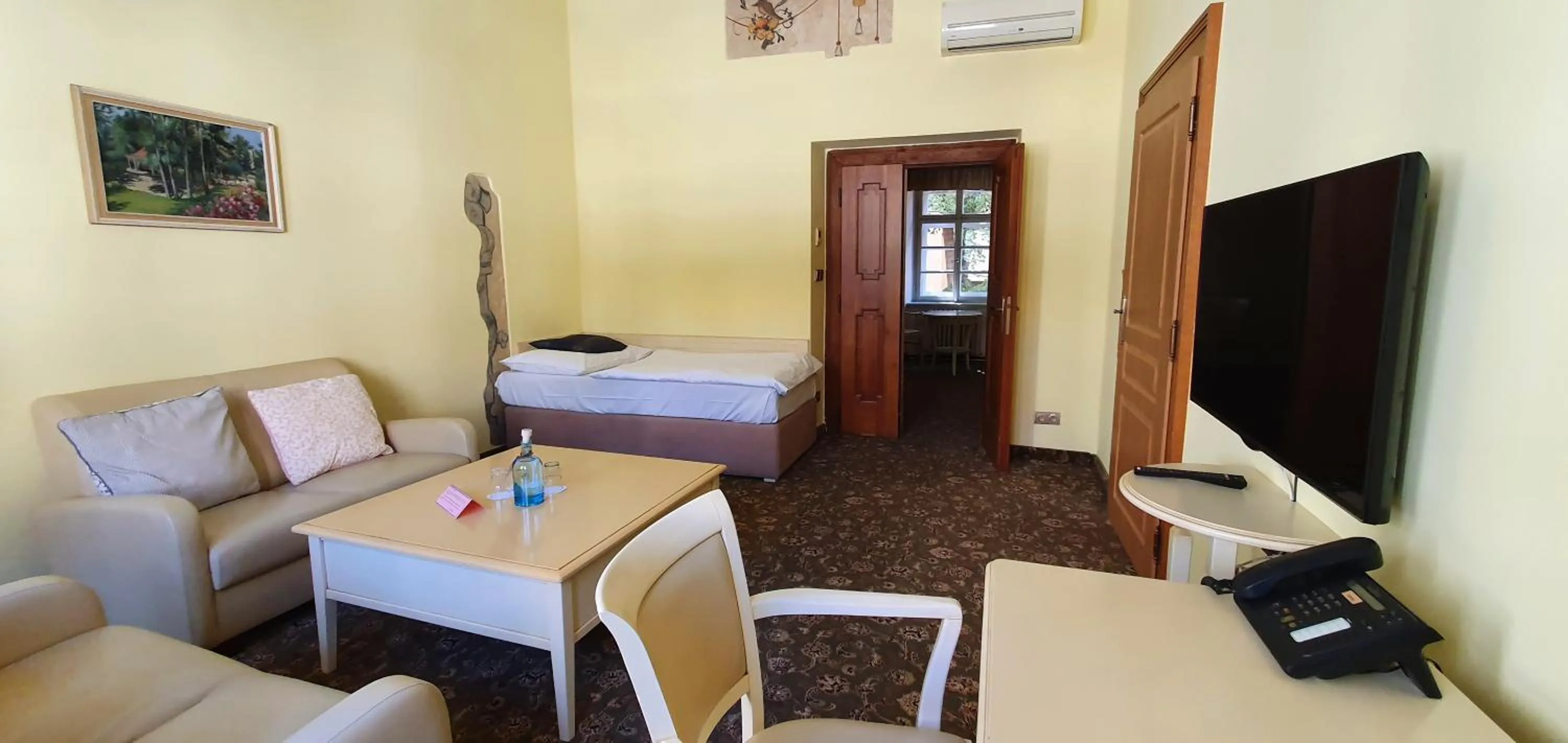 Property building, Bed in Hotel Metamorphis