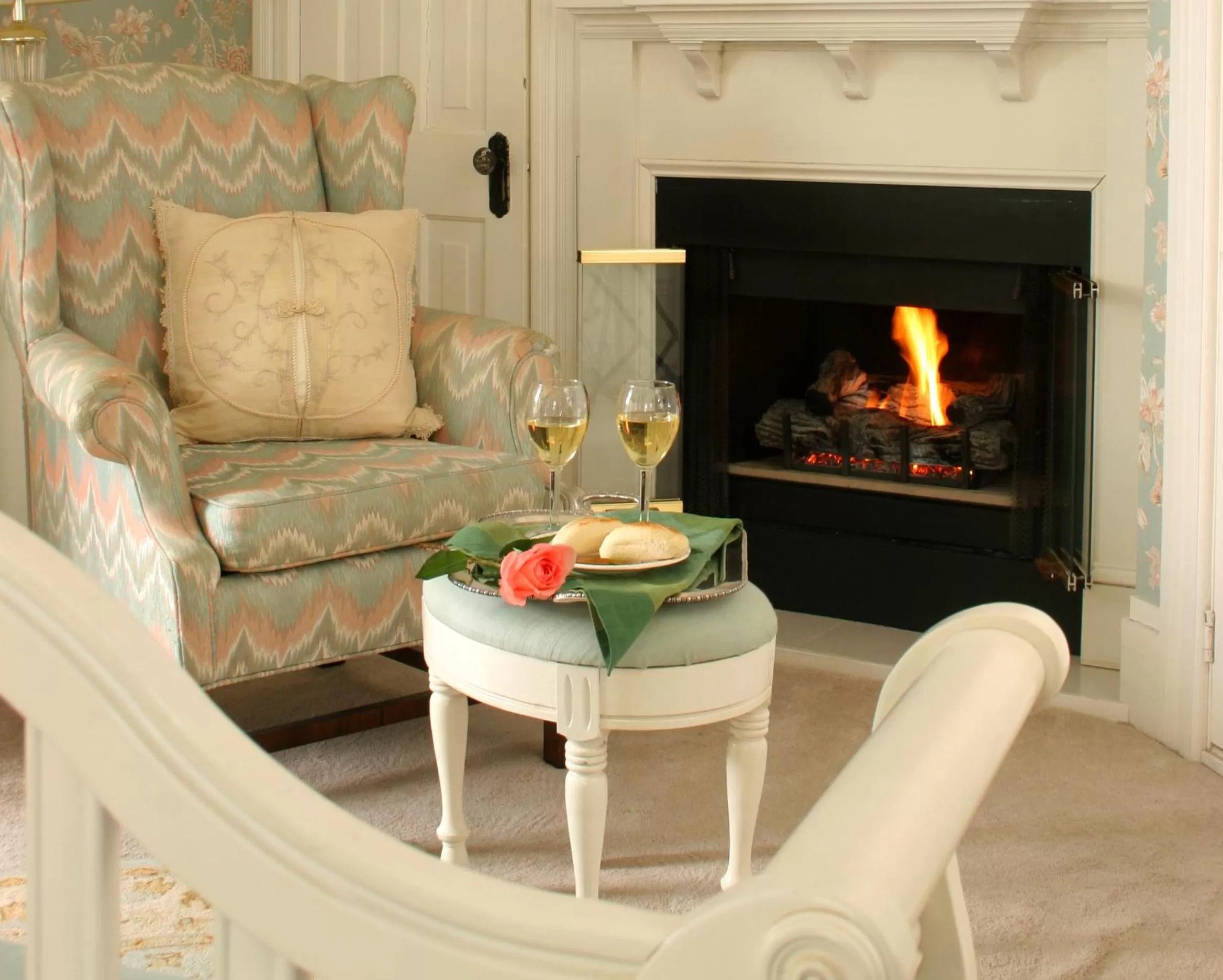 Seating area in White Doe Inn Bed & Breakfast