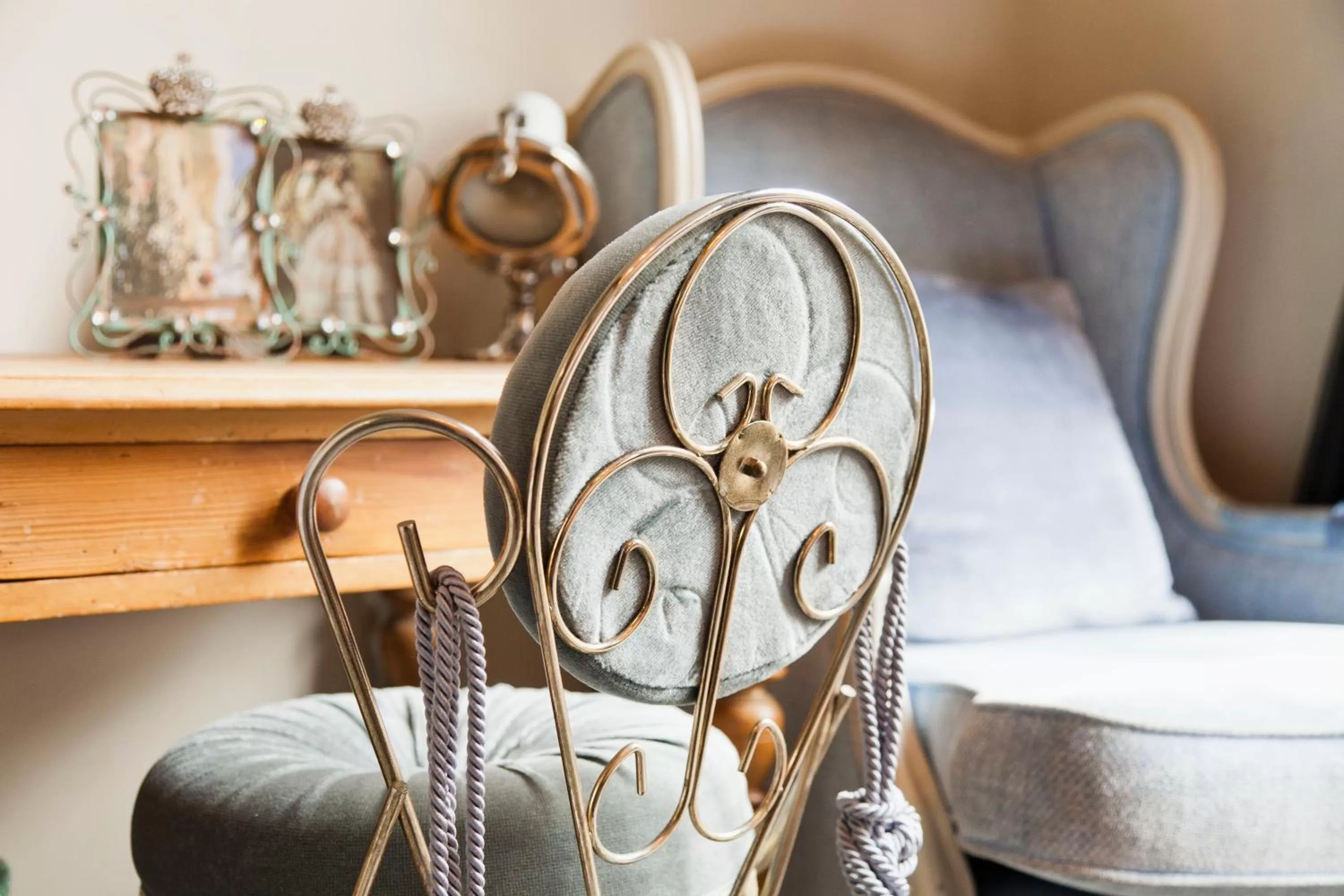 Decorative detail in Hotel Diamonds and Pearls