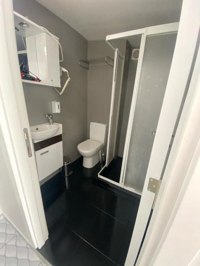 Shower in Timeks Suite Sultanahmet