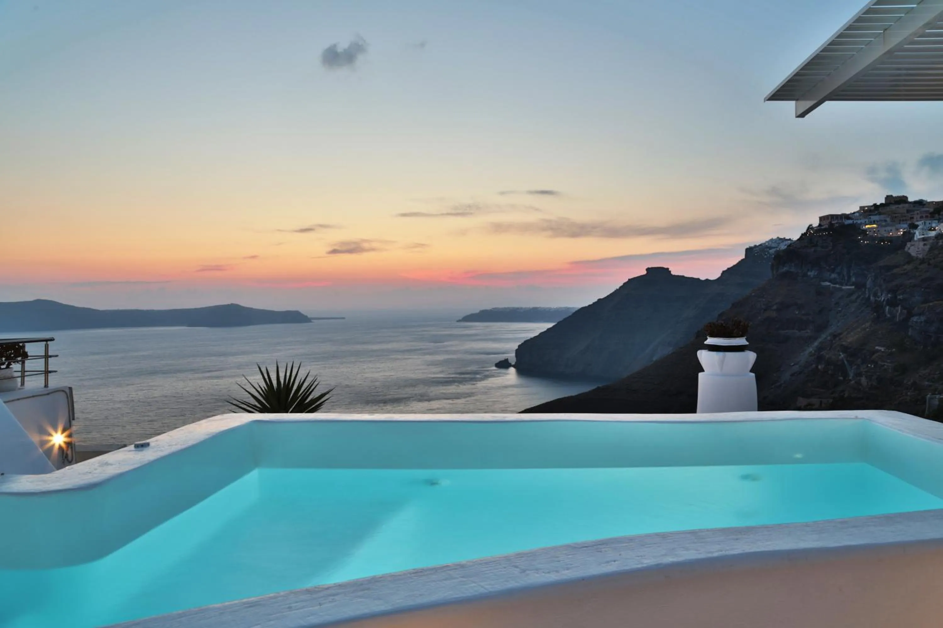 Hot Tub in Trieris Villa & Suites