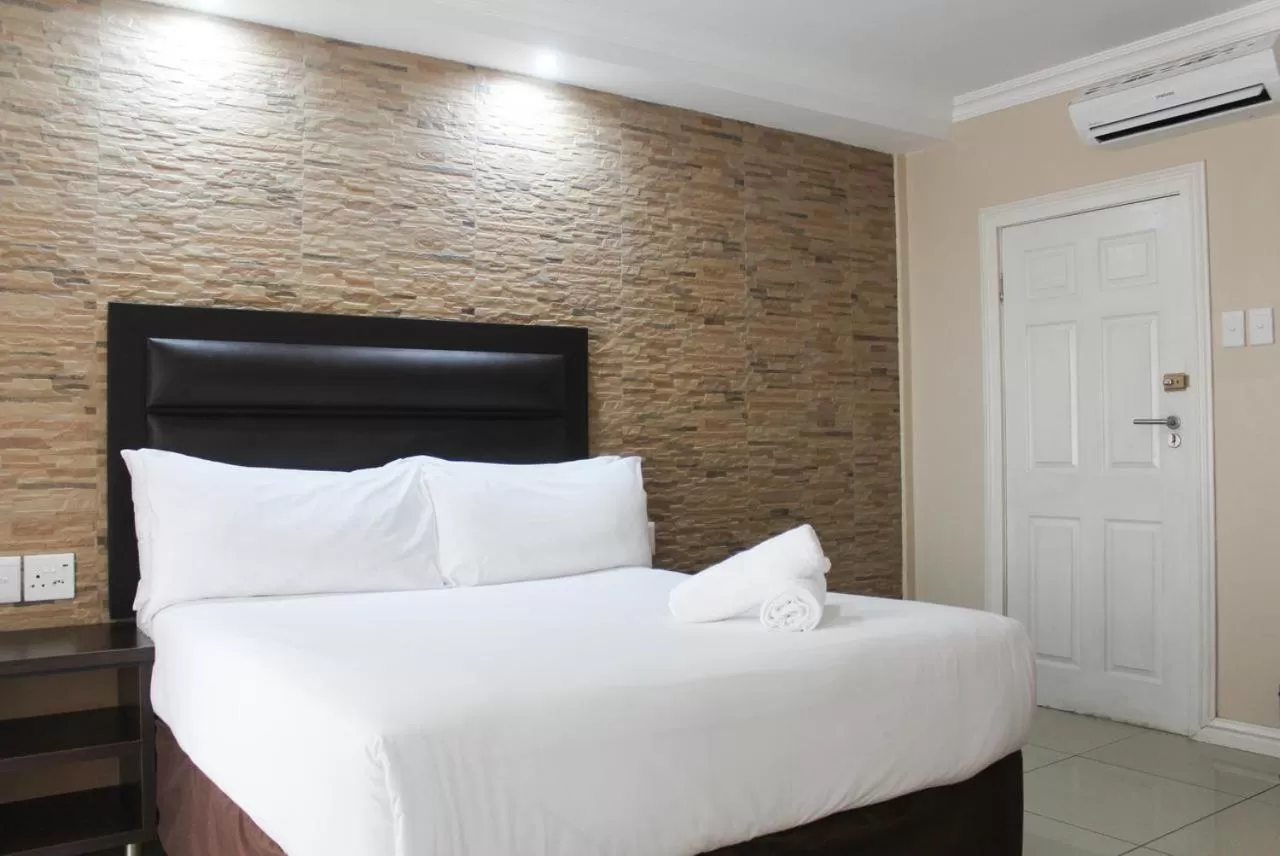 Bedroom, Bed in Bayside Hotel & Self Catering 110 West Street