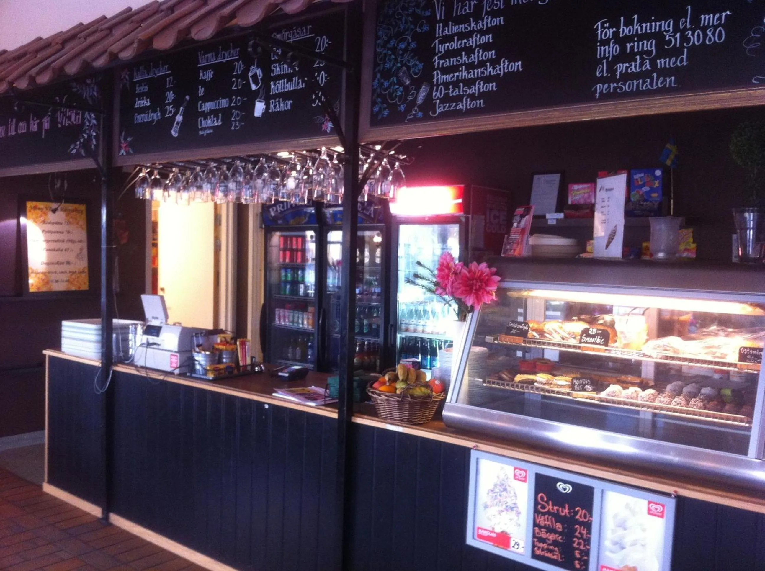 On-site shops in Sure Hotel by Best Western Vilsta Sporthotell