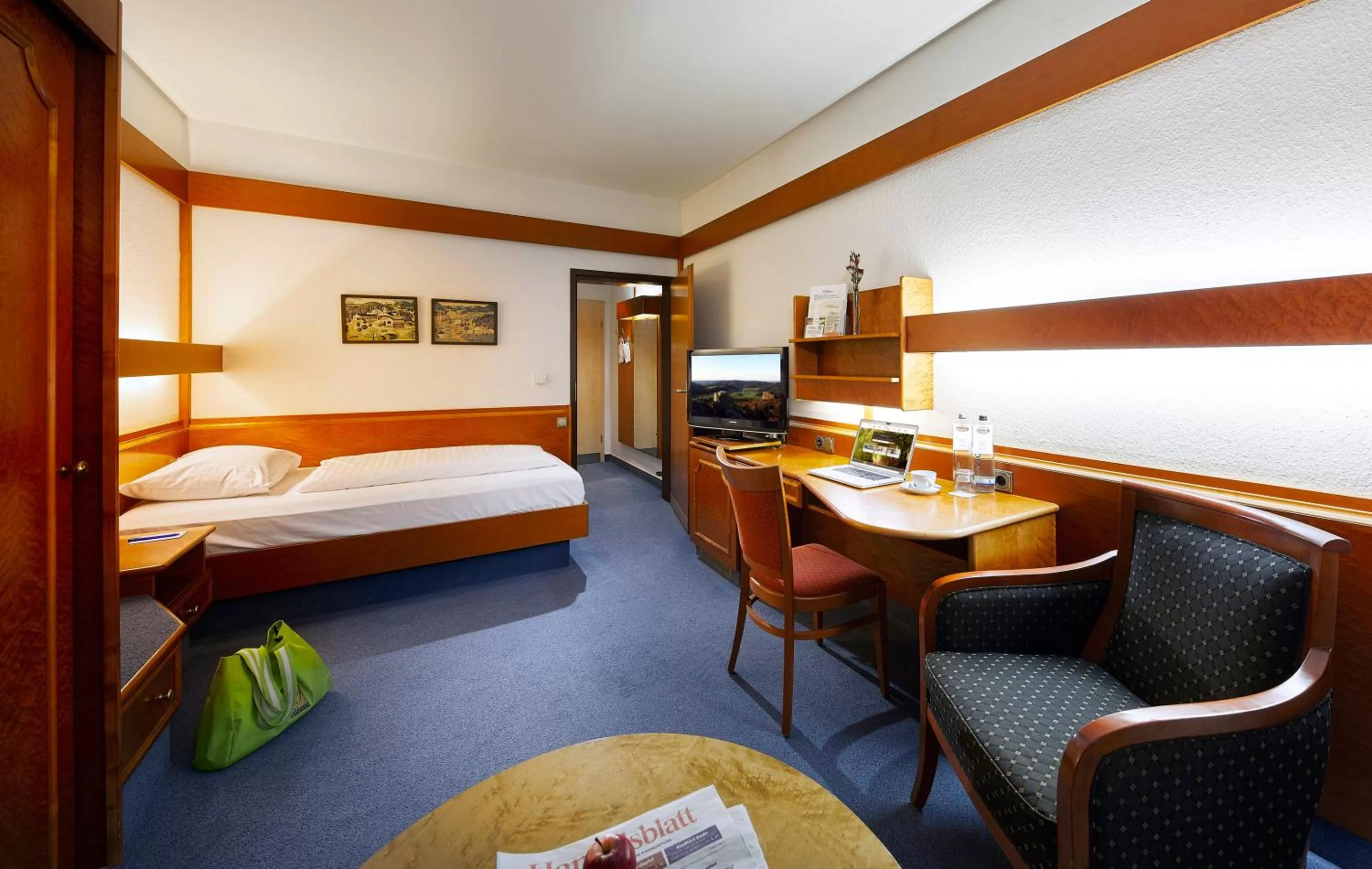 Photo of the whole room, Bed in Göbels Hotel Rodenberg