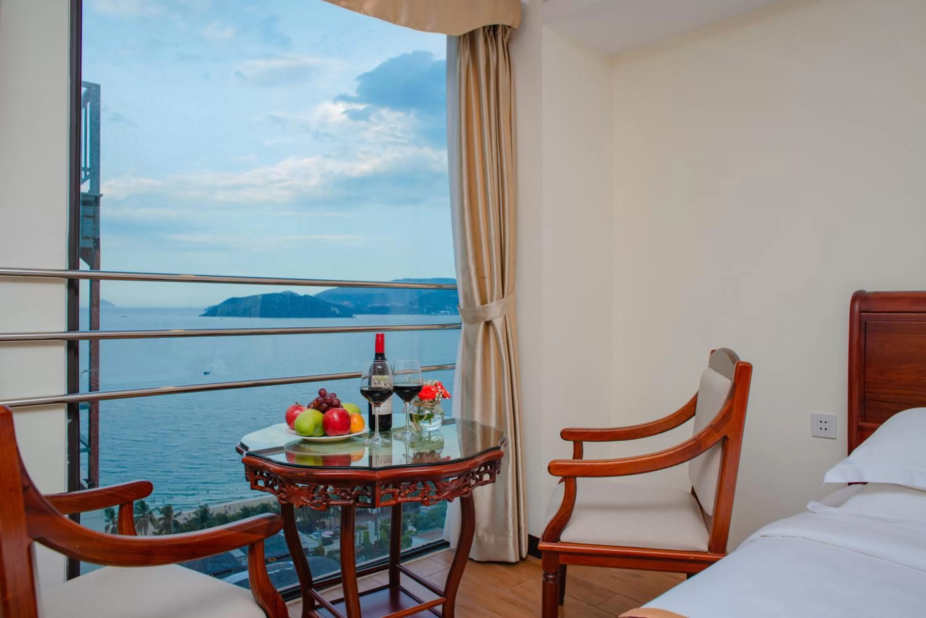 Sea view, Bed in Red Sun Nha Trang Hotel