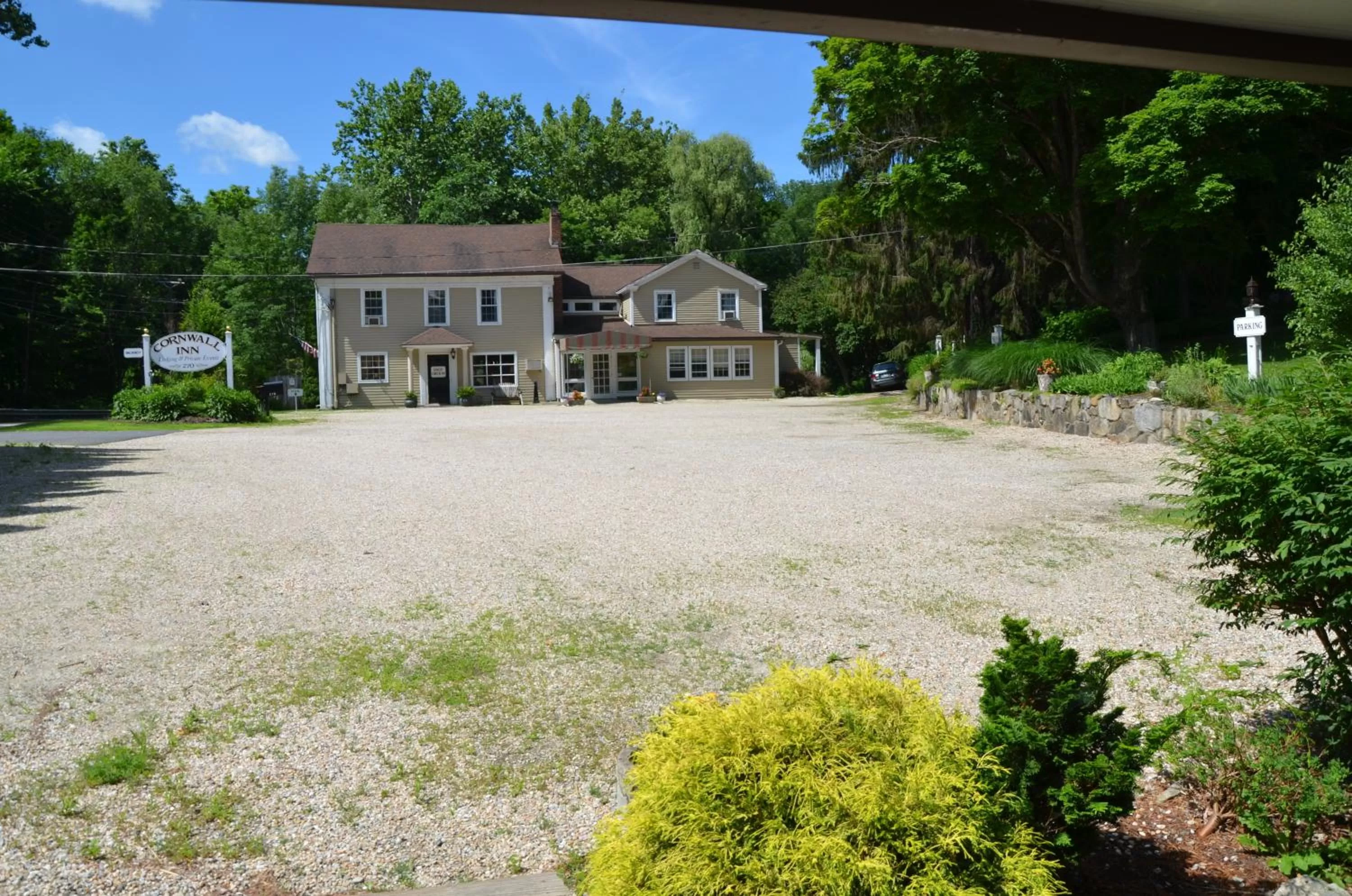 Facade/entrance, Property Building in Cornwall Inn
