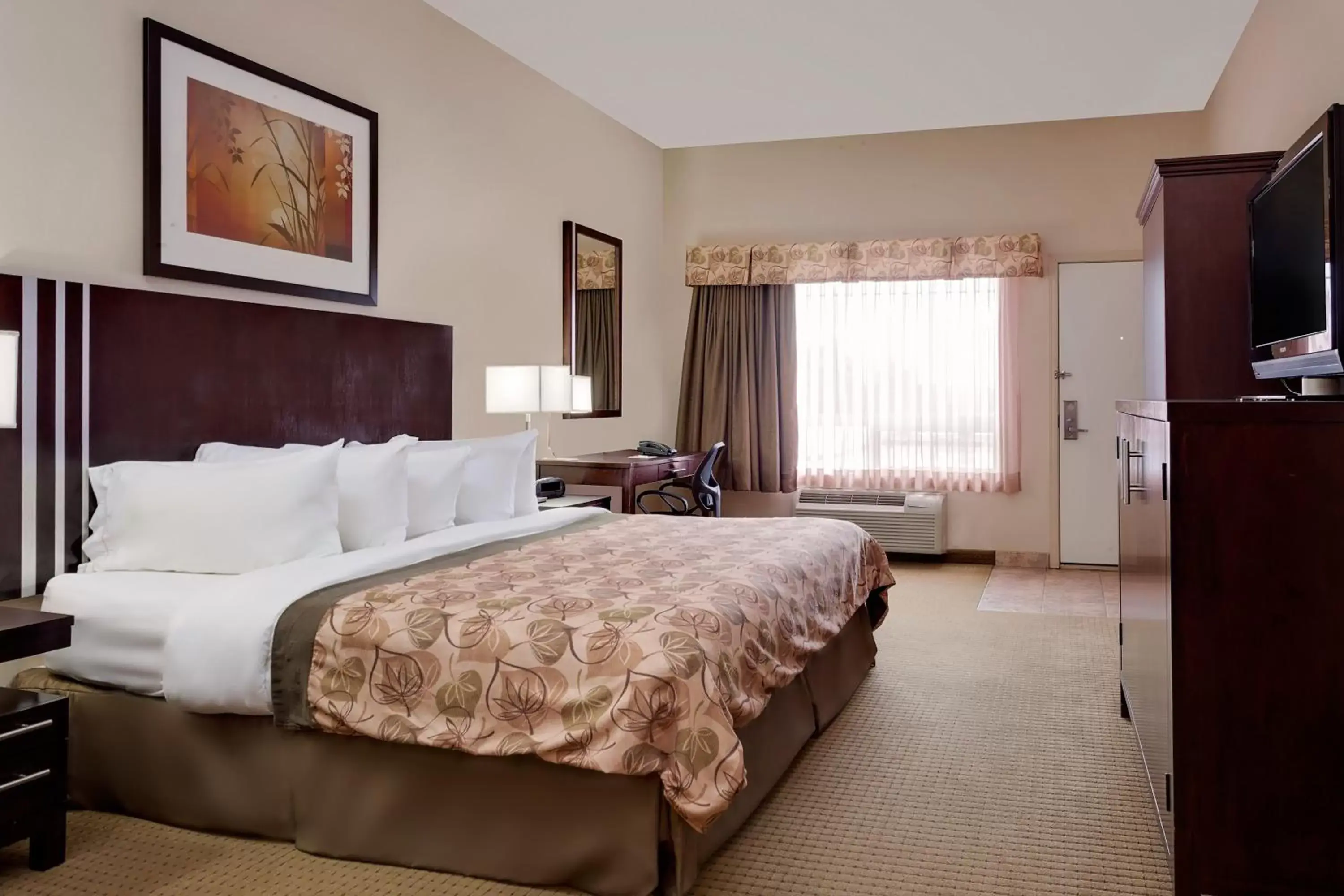 King Room - Disability Access - Non-Smoking in Ramada by Wyndham Lac La Biche King Room - Disability Access - Non-Smoking in Ramada by Wyndham Lac La Biche