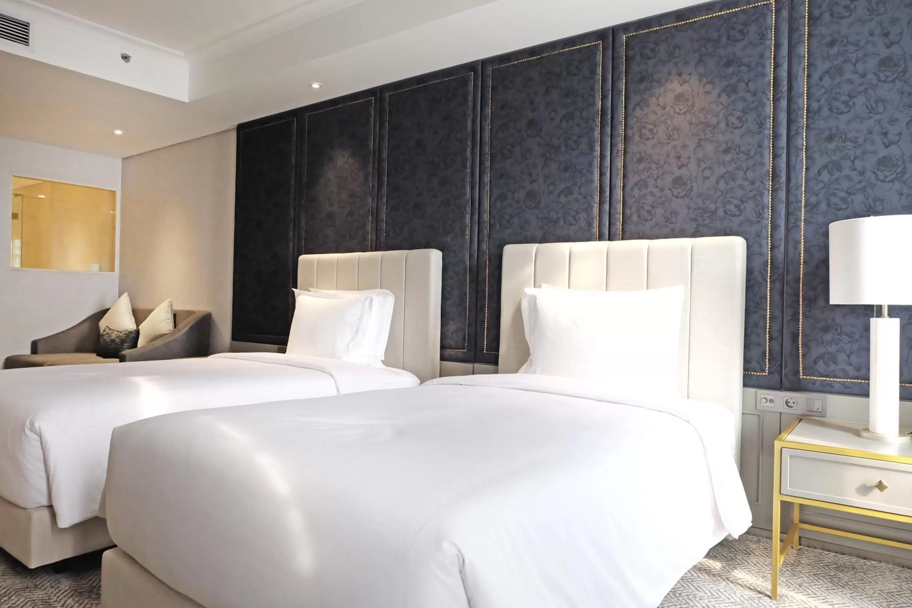 Bed in Goodrich Suites, Jakarta