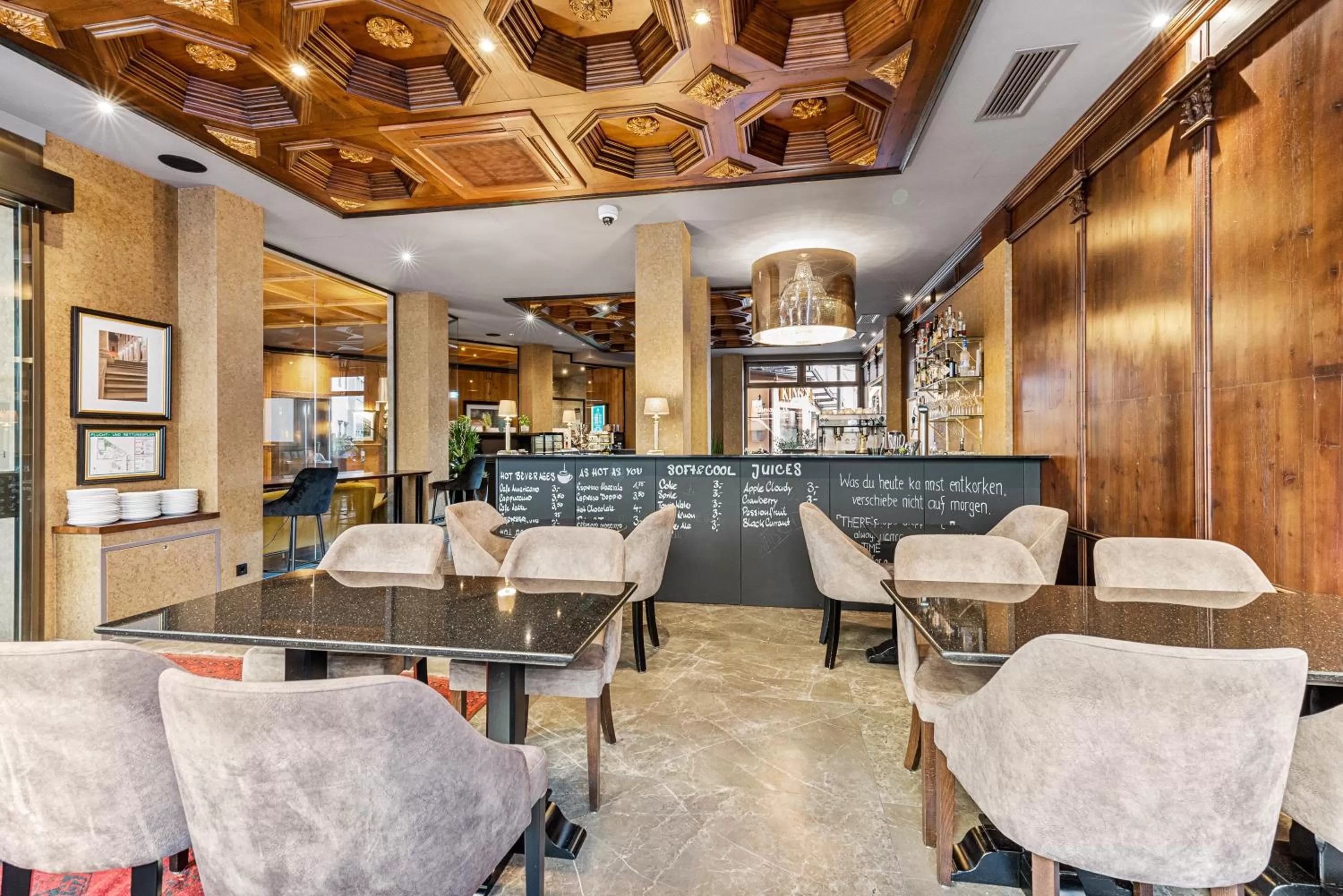 Restaurant/places to eat in KING's Hotel First