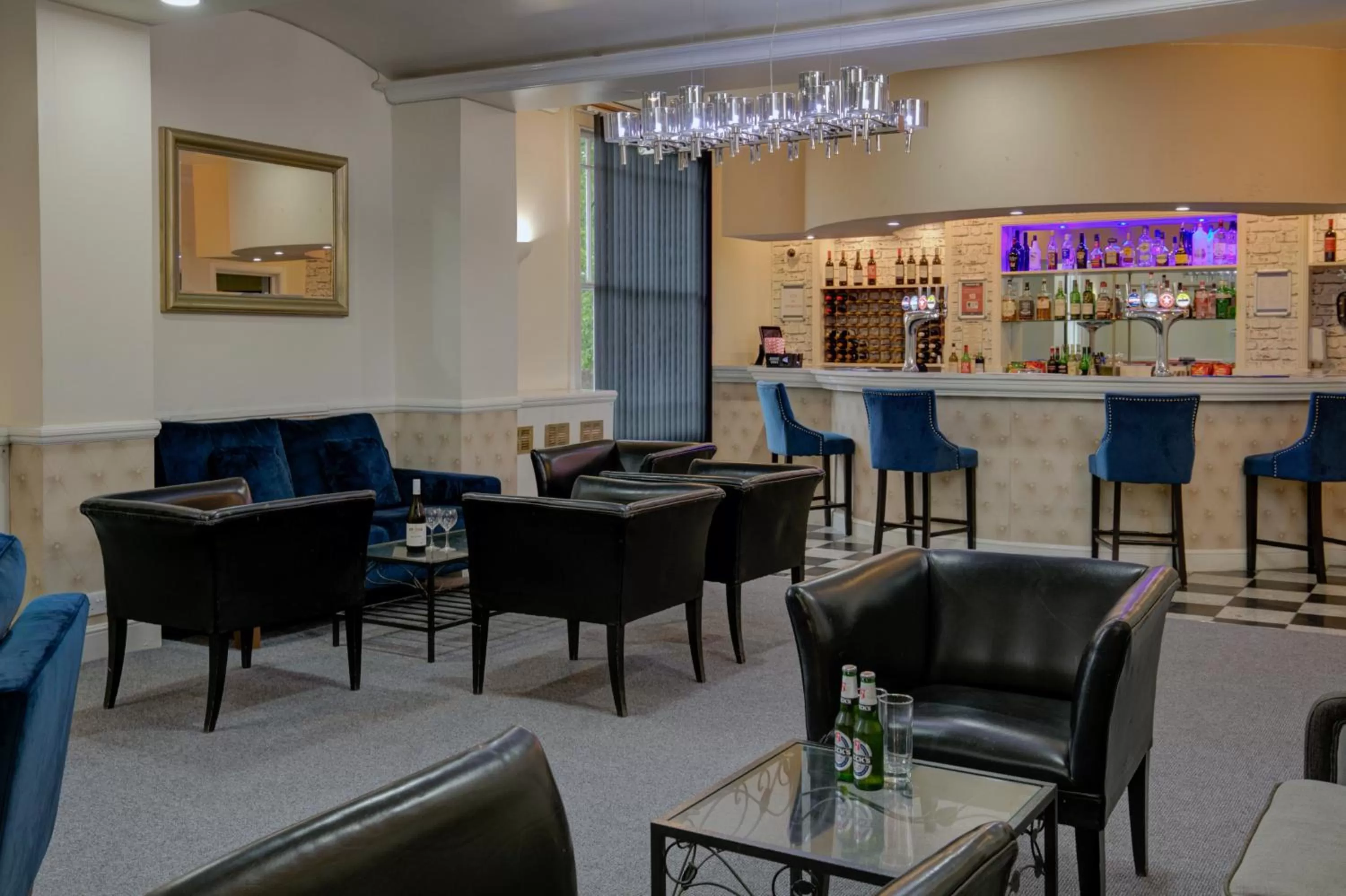 Lounge or bar in The Jephson Hotel; BW Signature Collection