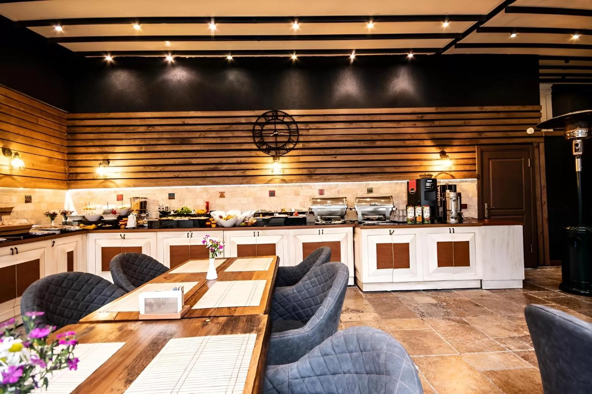 Seating area, Restaurant/Places to Eat in Pruva Hotel