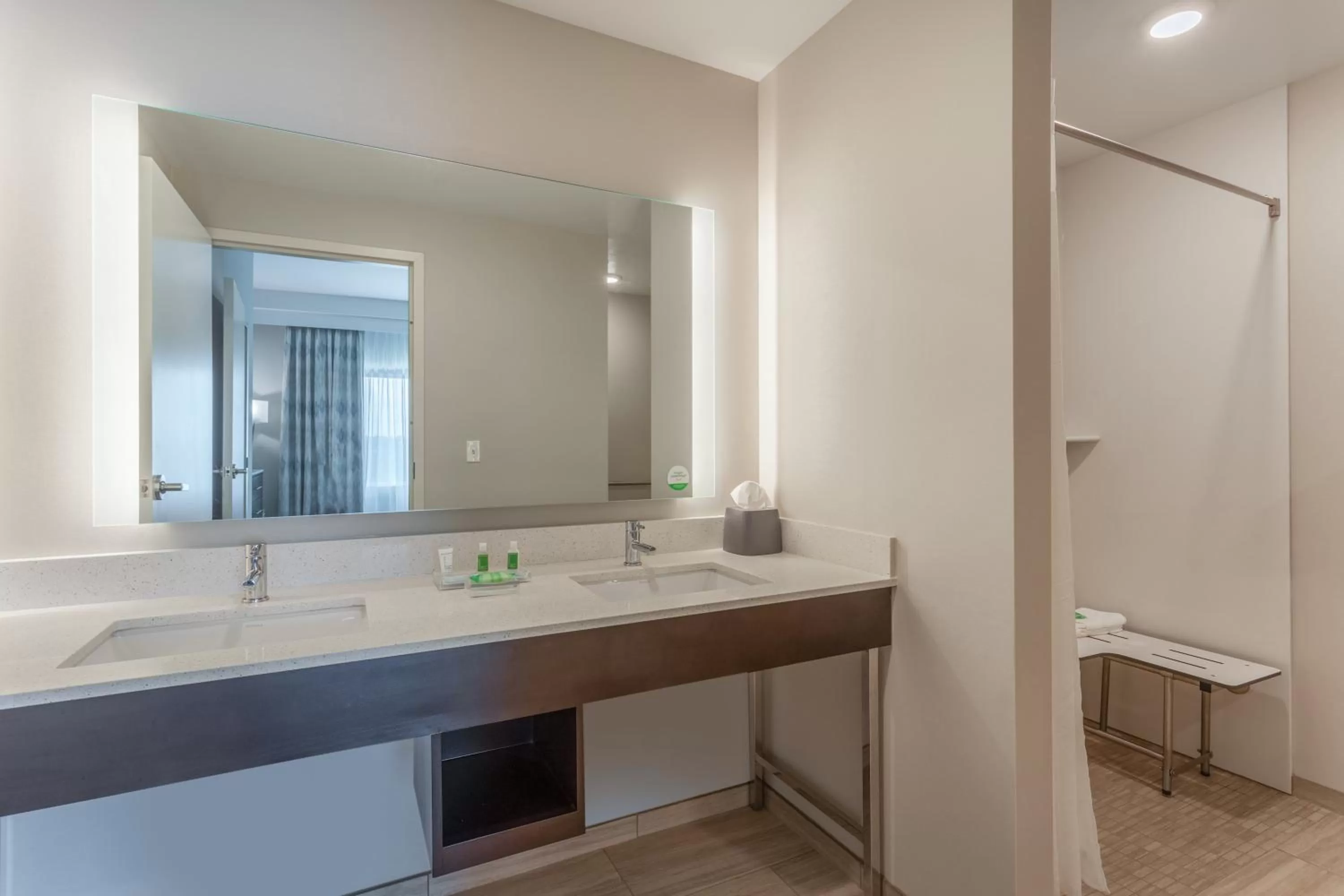 Bathroom in Holiday Inn & Suites - Jefferson City by IHG