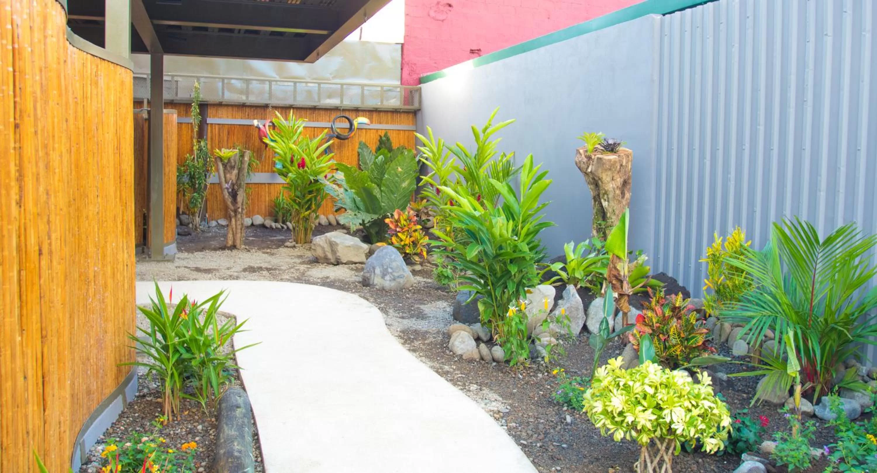 Garden in La Fortuna Lodge by Treebu Hotels