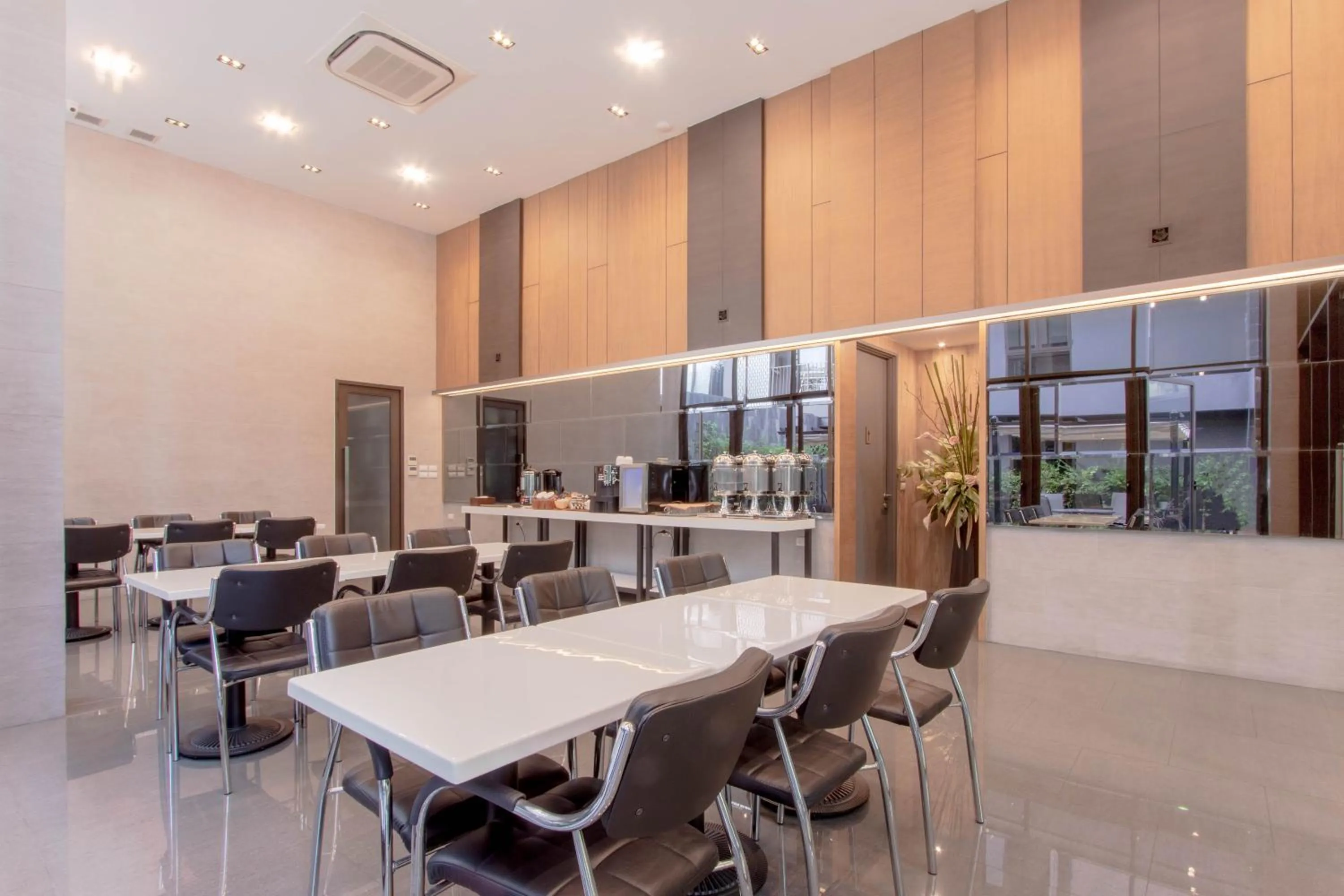 Restaurant/places to eat in Kepler Residence Bangkok