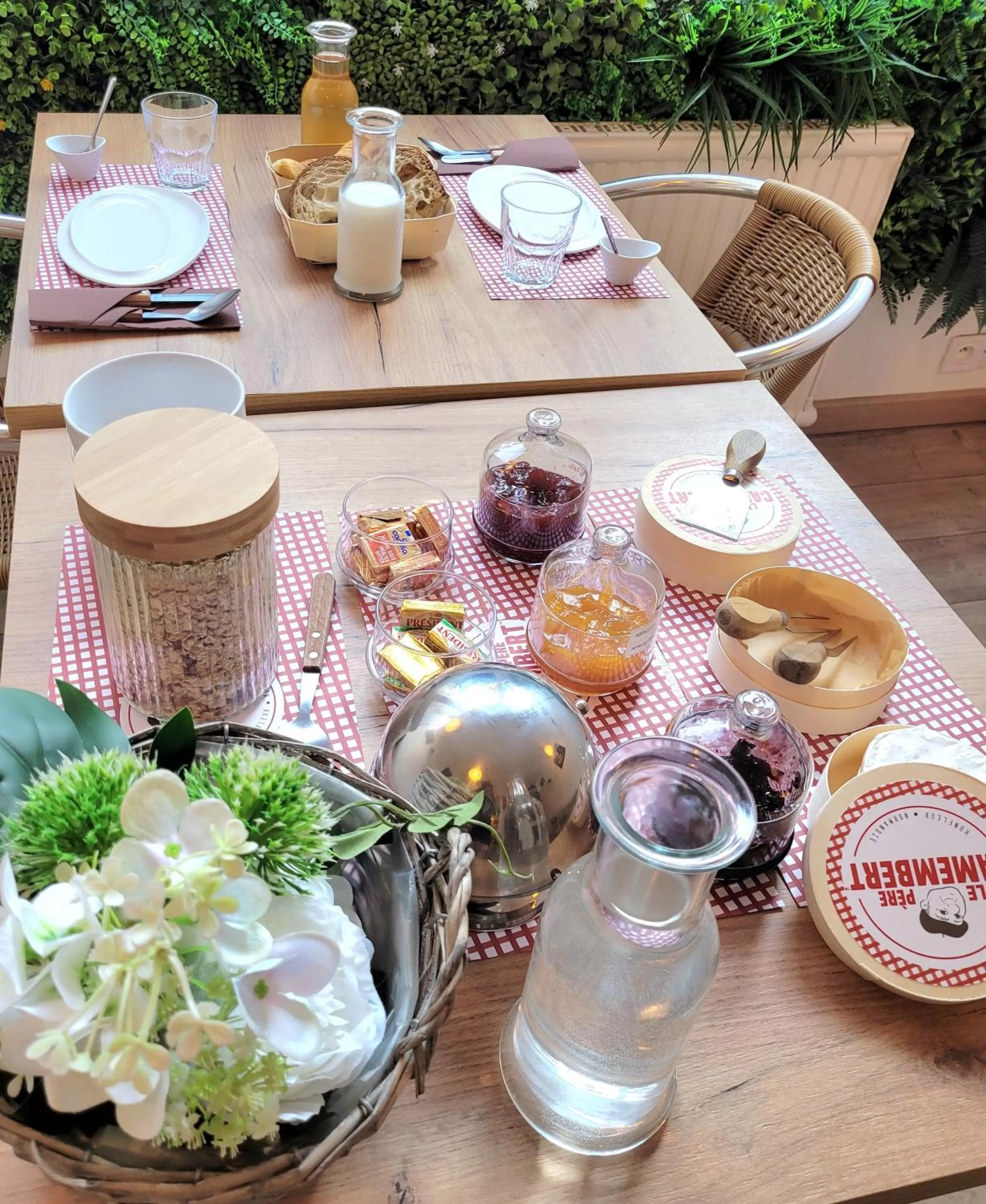 Continental breakfast, Restaurant/Places to Eat in La maison père camembert