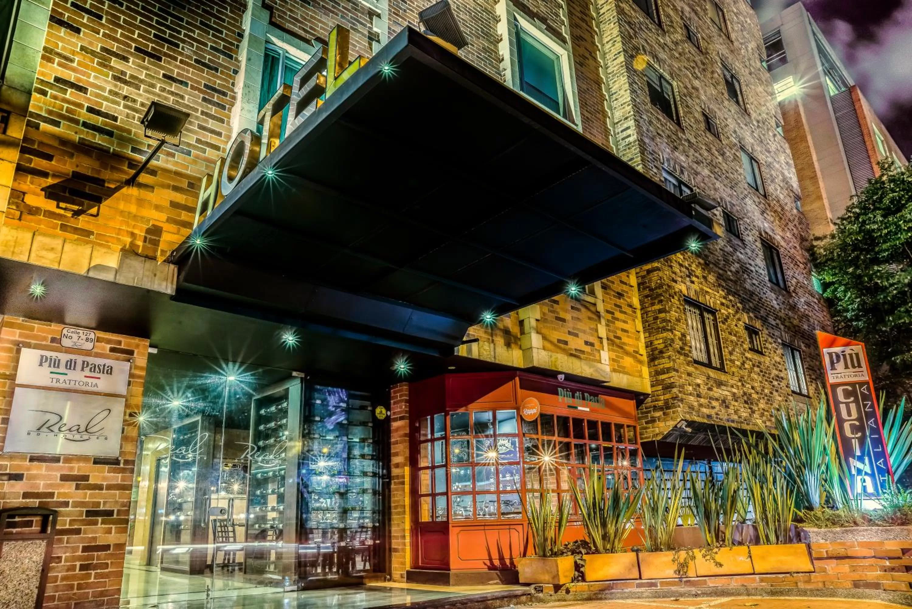 Facade/entrance in Hotel Santa Barbara Real