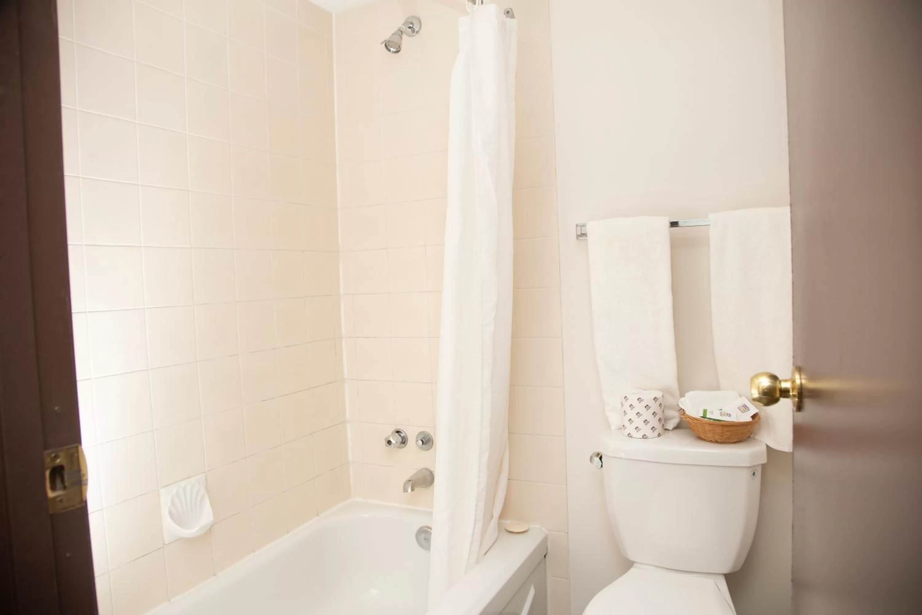 Bathroom in Happy Day Inn