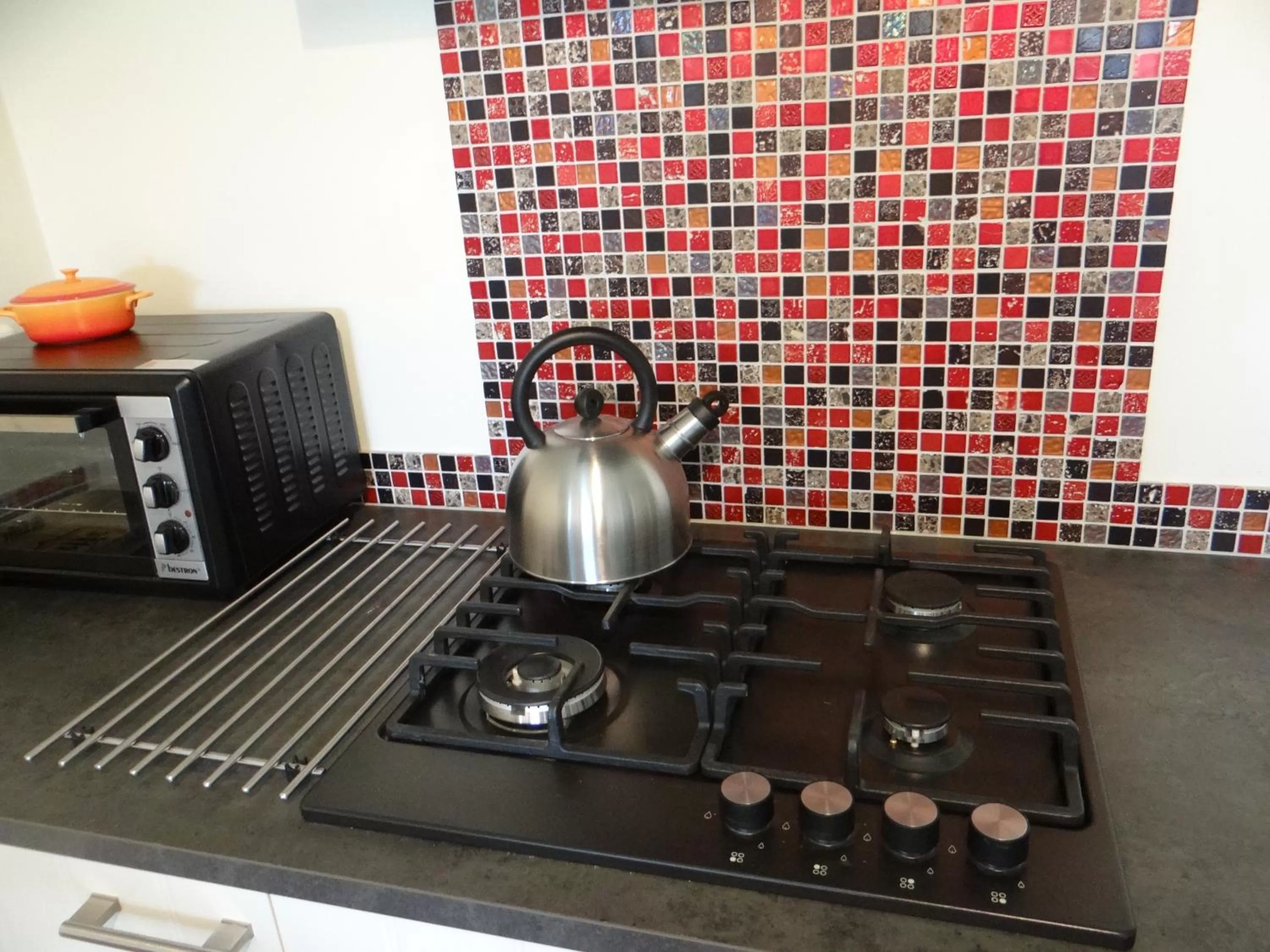 Kitchen or kitchenette in B&B Gastvrij Lenthe