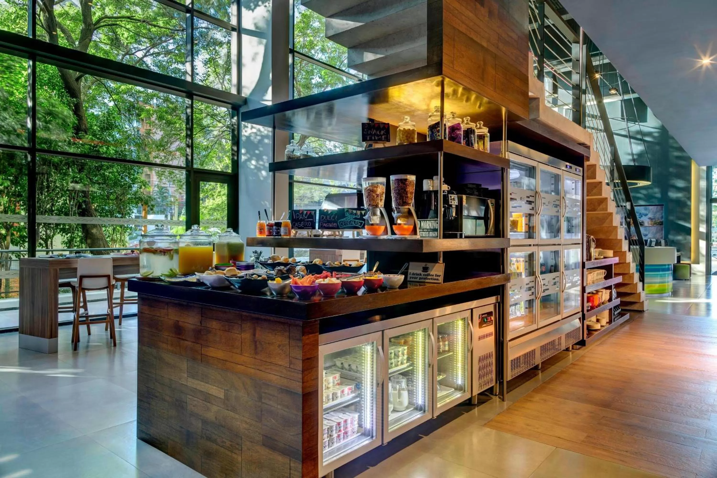 Restaurant/places to eat in Aloft Asuncion