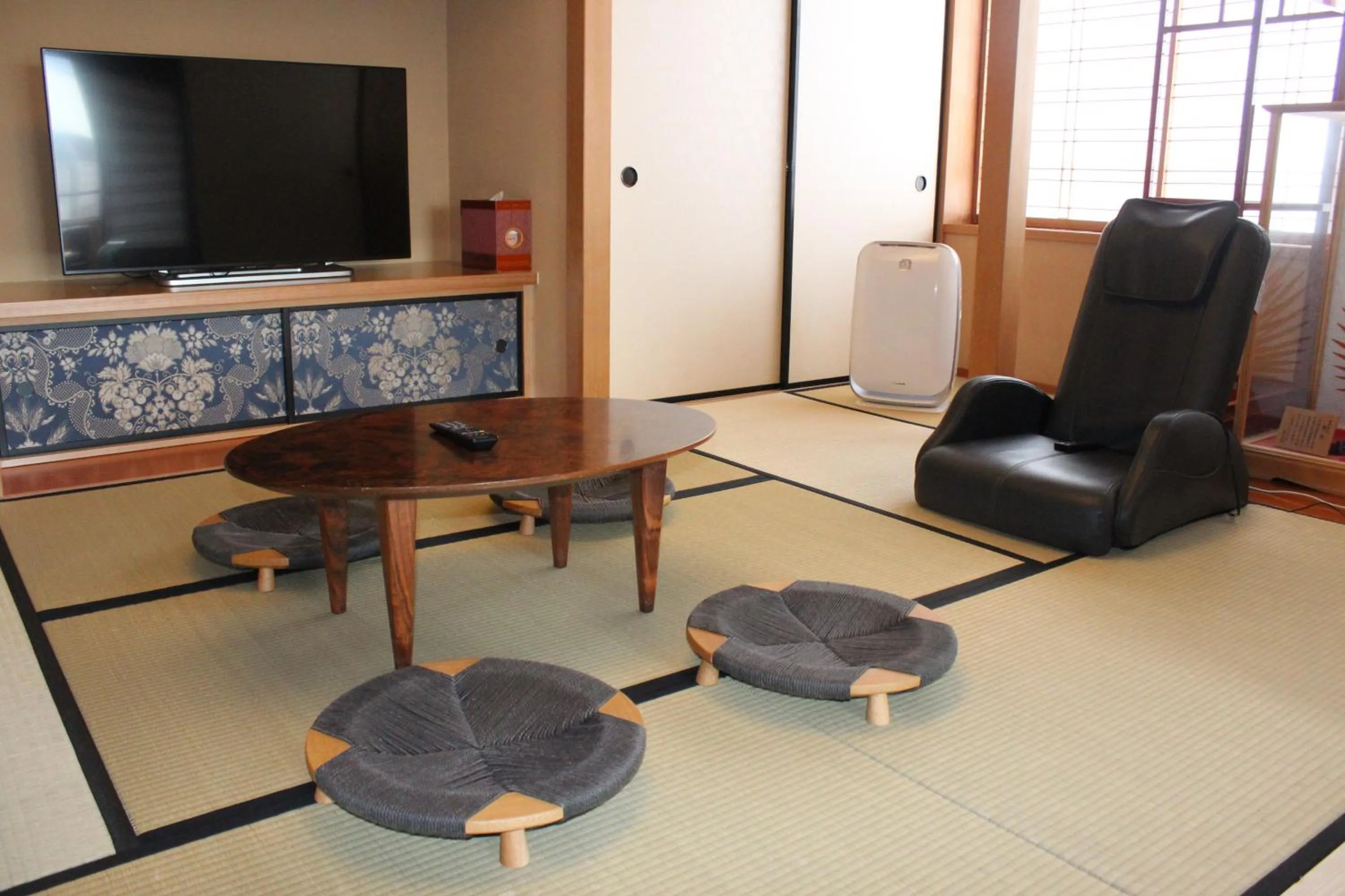 Living room in Honjin Hiranoya Kachoan