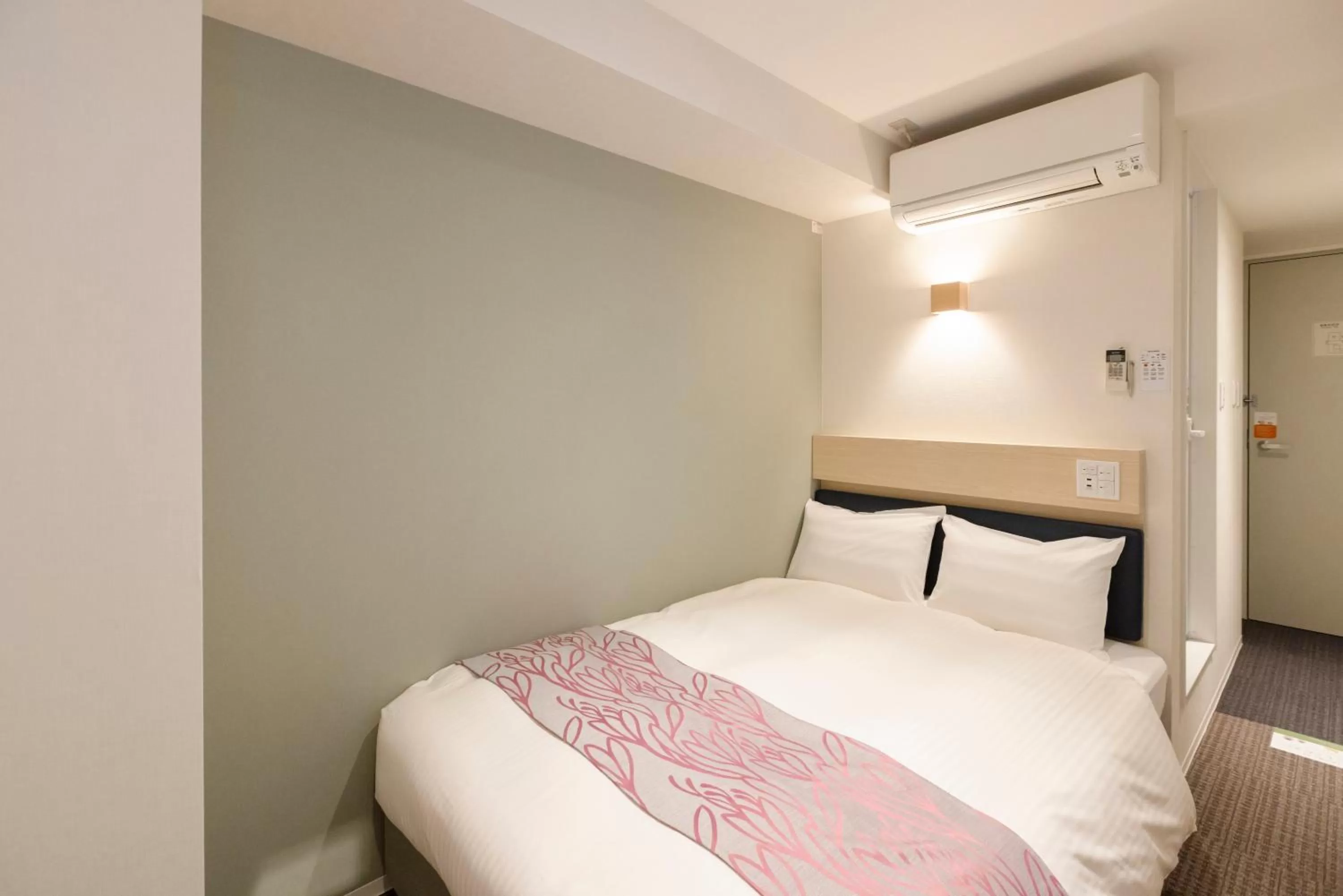 Photo of the whole room, Bed in Beppu Daiiti Hotel