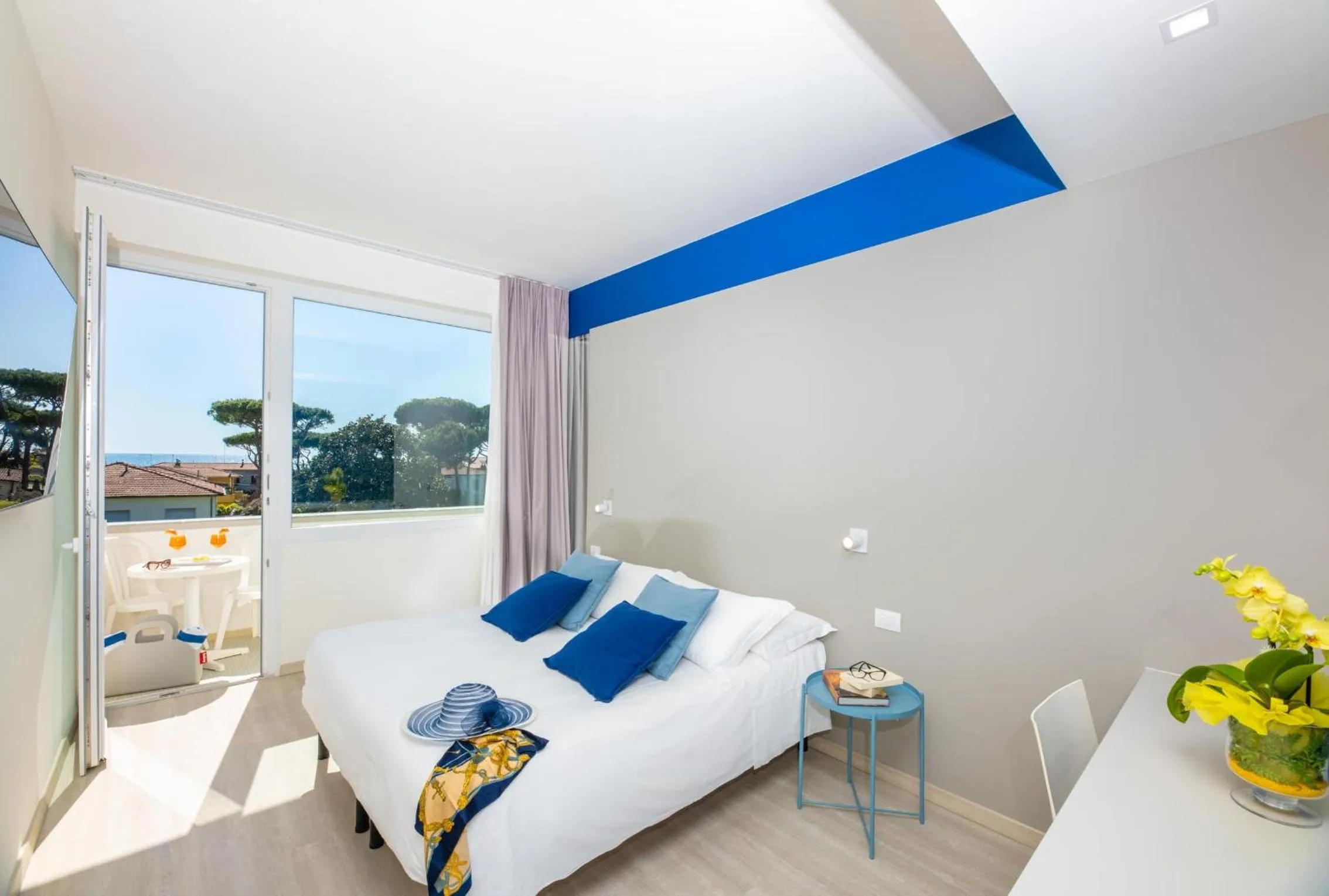 Photo of the whole room, Bed in L'Alba Hotel