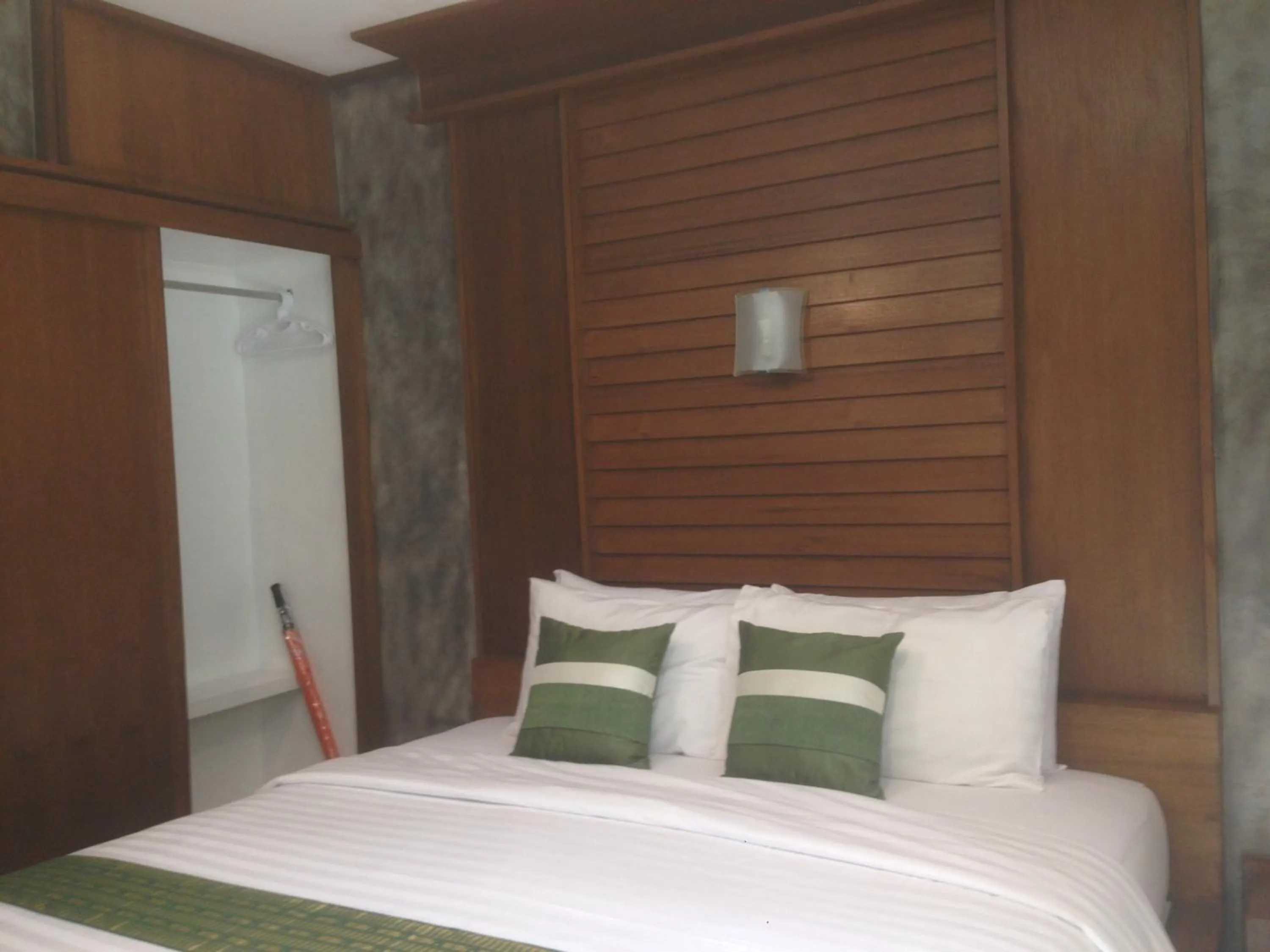 Bed in BaanPhong Lanta