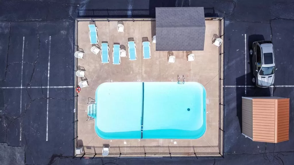 Pool view in Savannah House Hotel