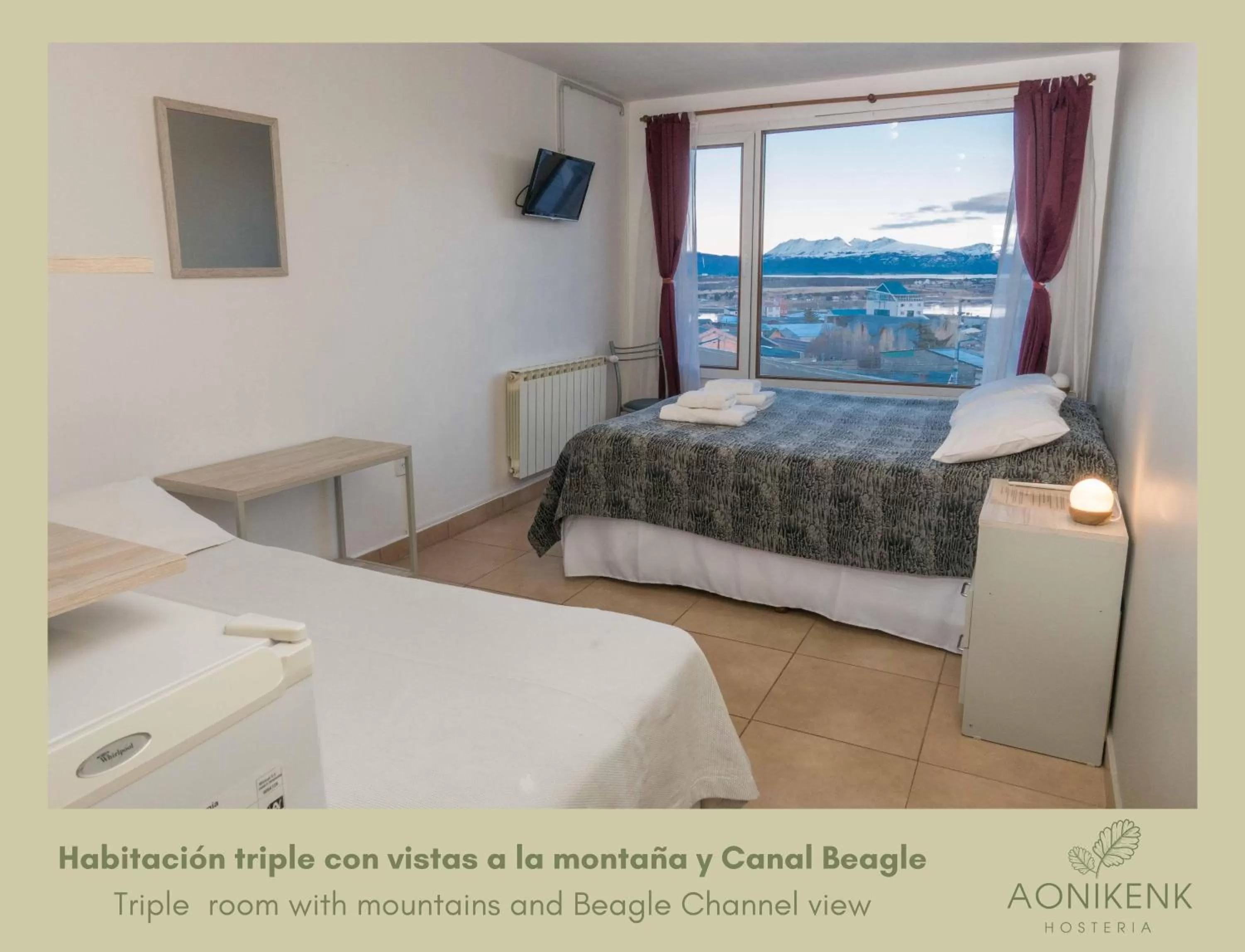 Triple Room with Mountain View in Hostería Aonikenk