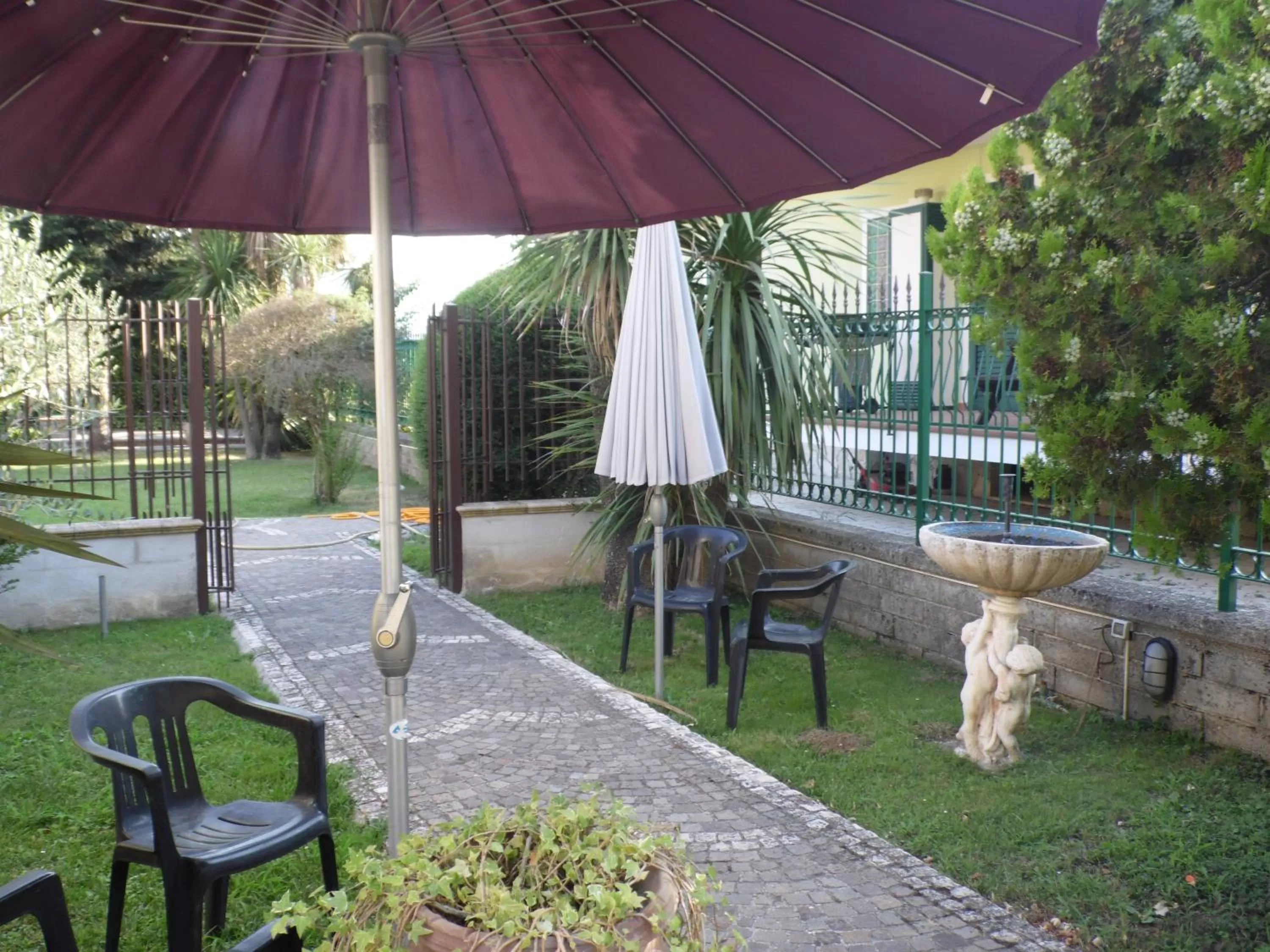 Evening entertainment in Hotel Rosso Di Sera