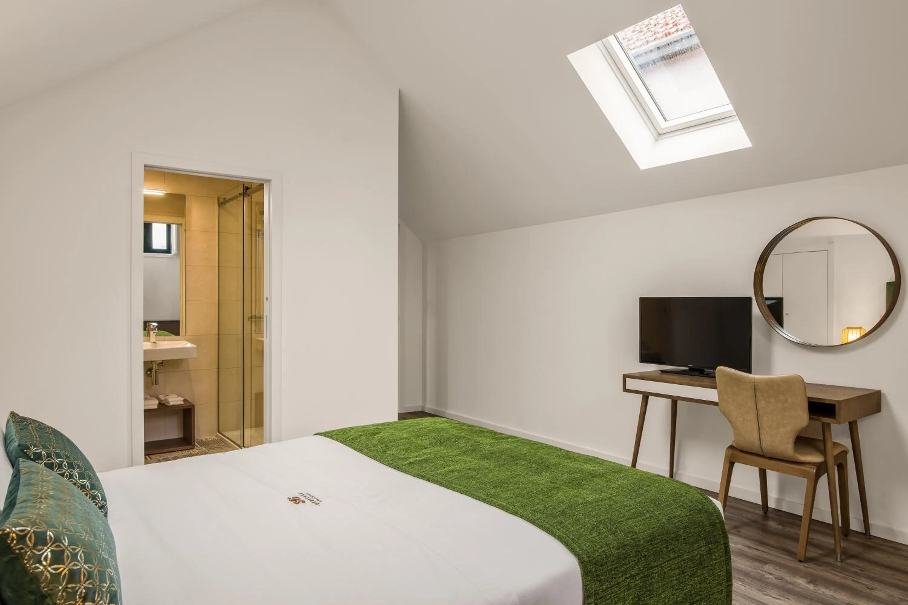 Bed in 296 Heritage Apartments