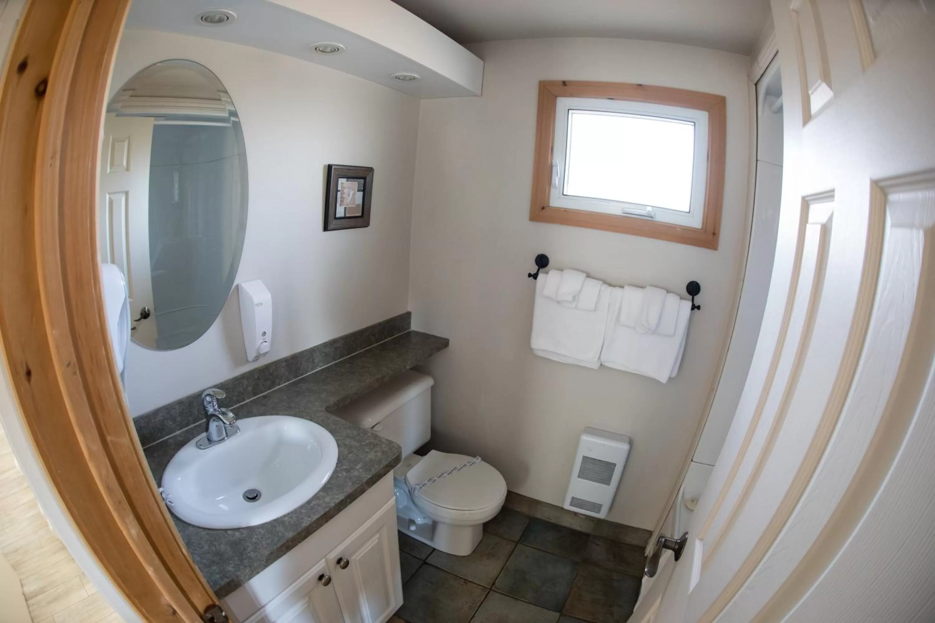 Bathroom in Le Montagnard, Auberge Hôtel & Chalets