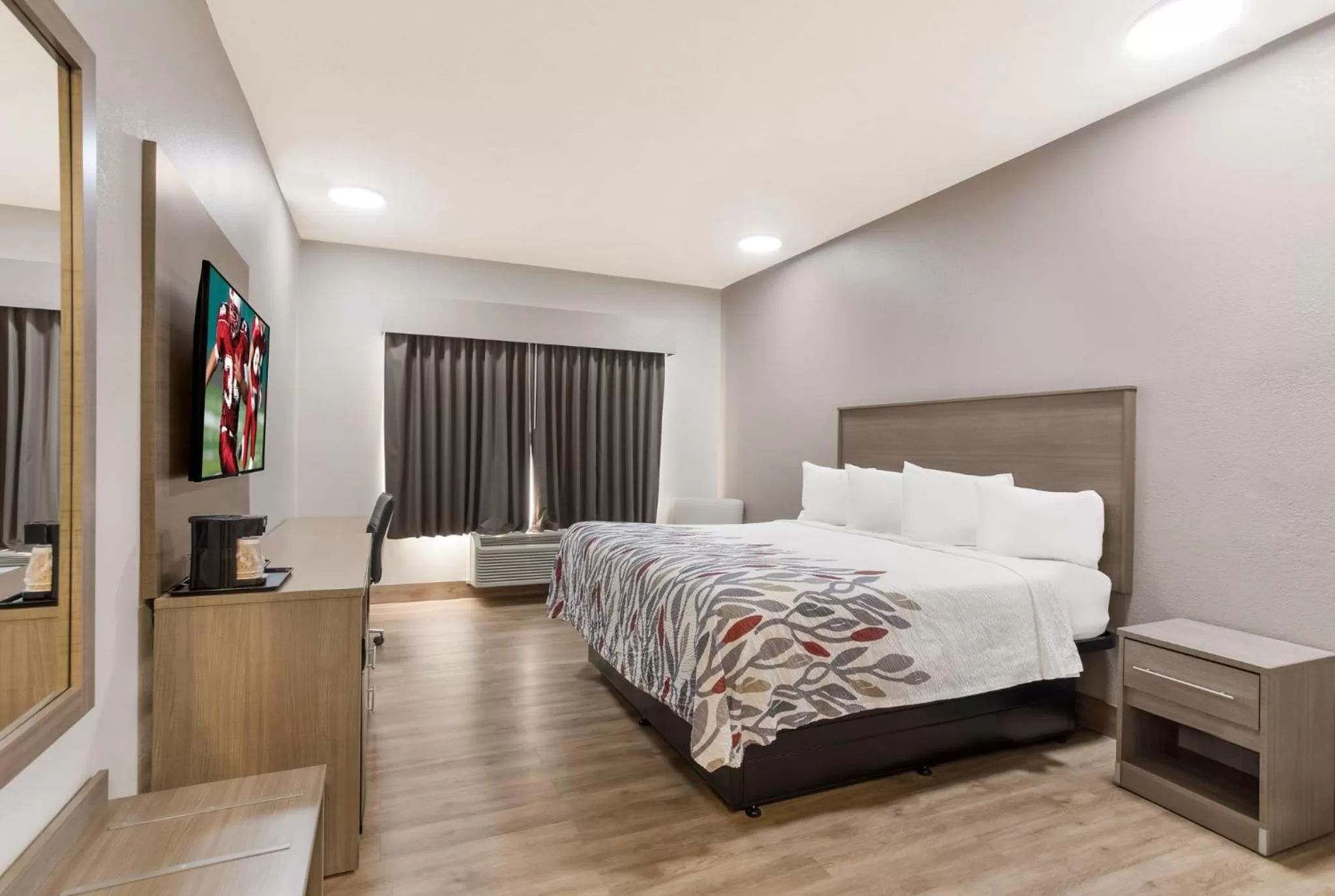 Bedroom, Bed in Red Roof Inn & Suites Corbin