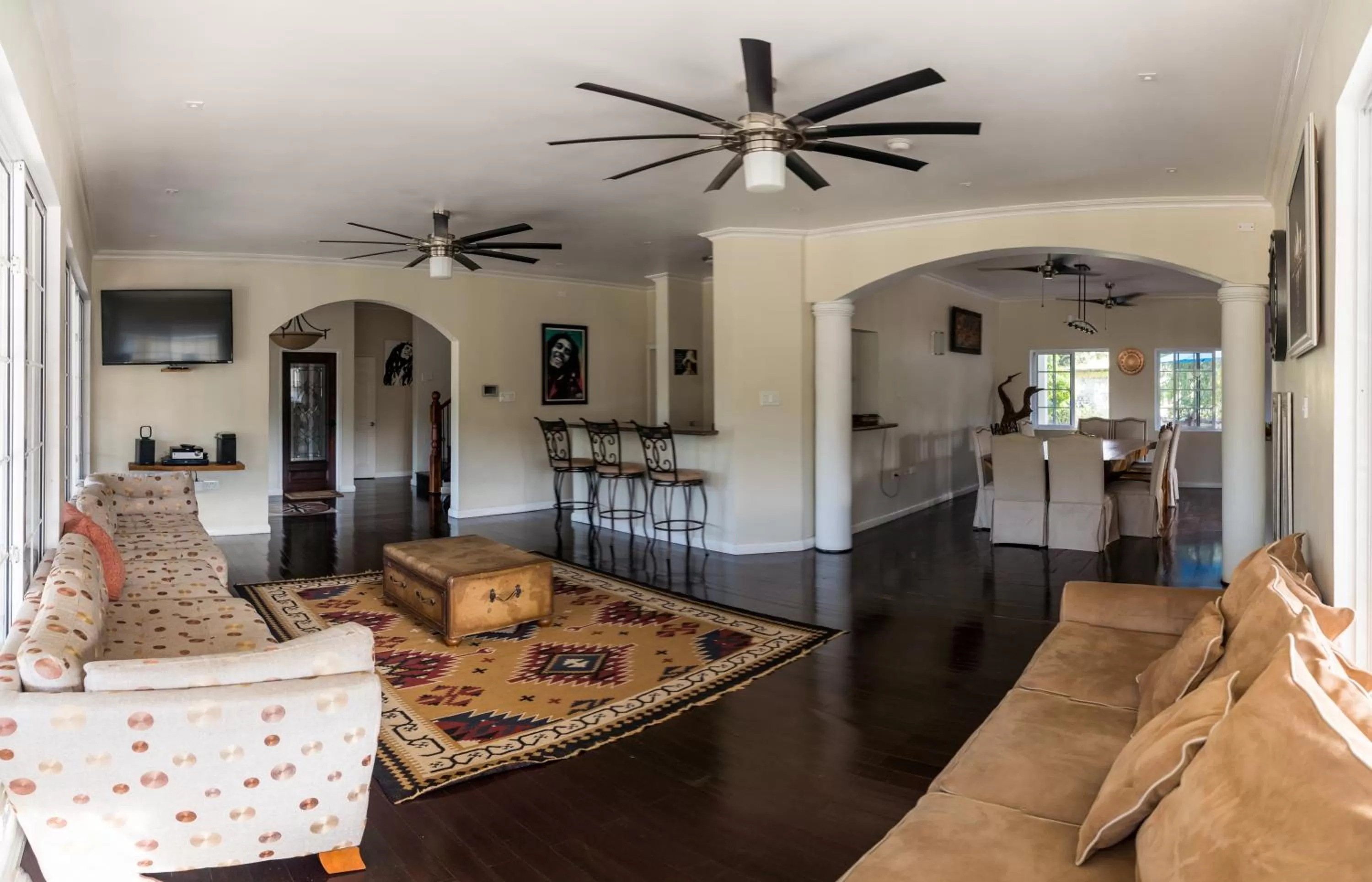 Communal lounge/ TV room in Blue Paloma Bed & Breakfast